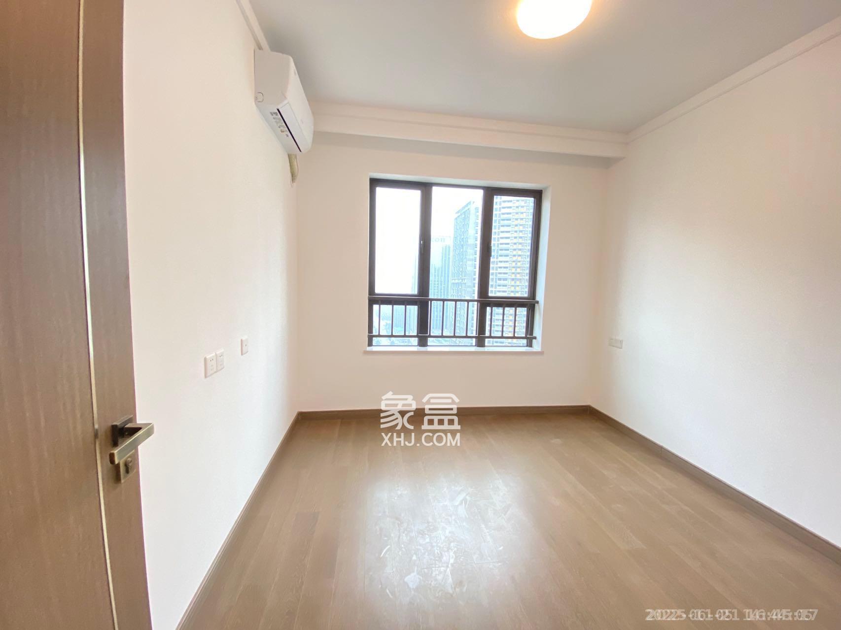 龙湖铂金中心(龙湖春江郦城) 3室2厅2卫 4800.0元/月 龙湖铂金中心(龙湖春江郦城) 3室2厅2卫 4800.0元/月室内图