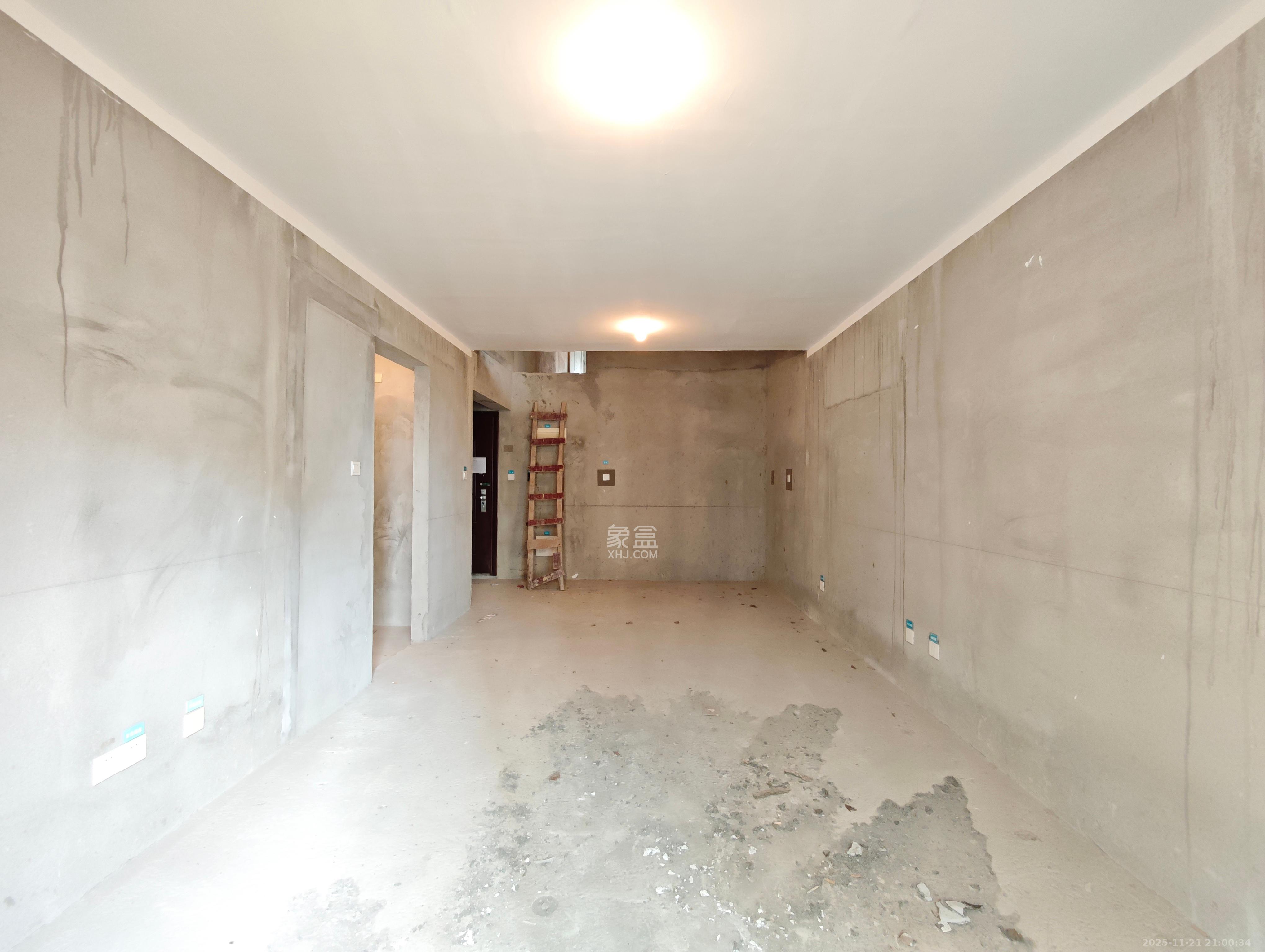 保利城(中航城国际社区、郡原美村) 4室2厅2卫 75.0万 保利城(中航城国际社区、郡原美村) 4室2厅2卫 75.0万客厅