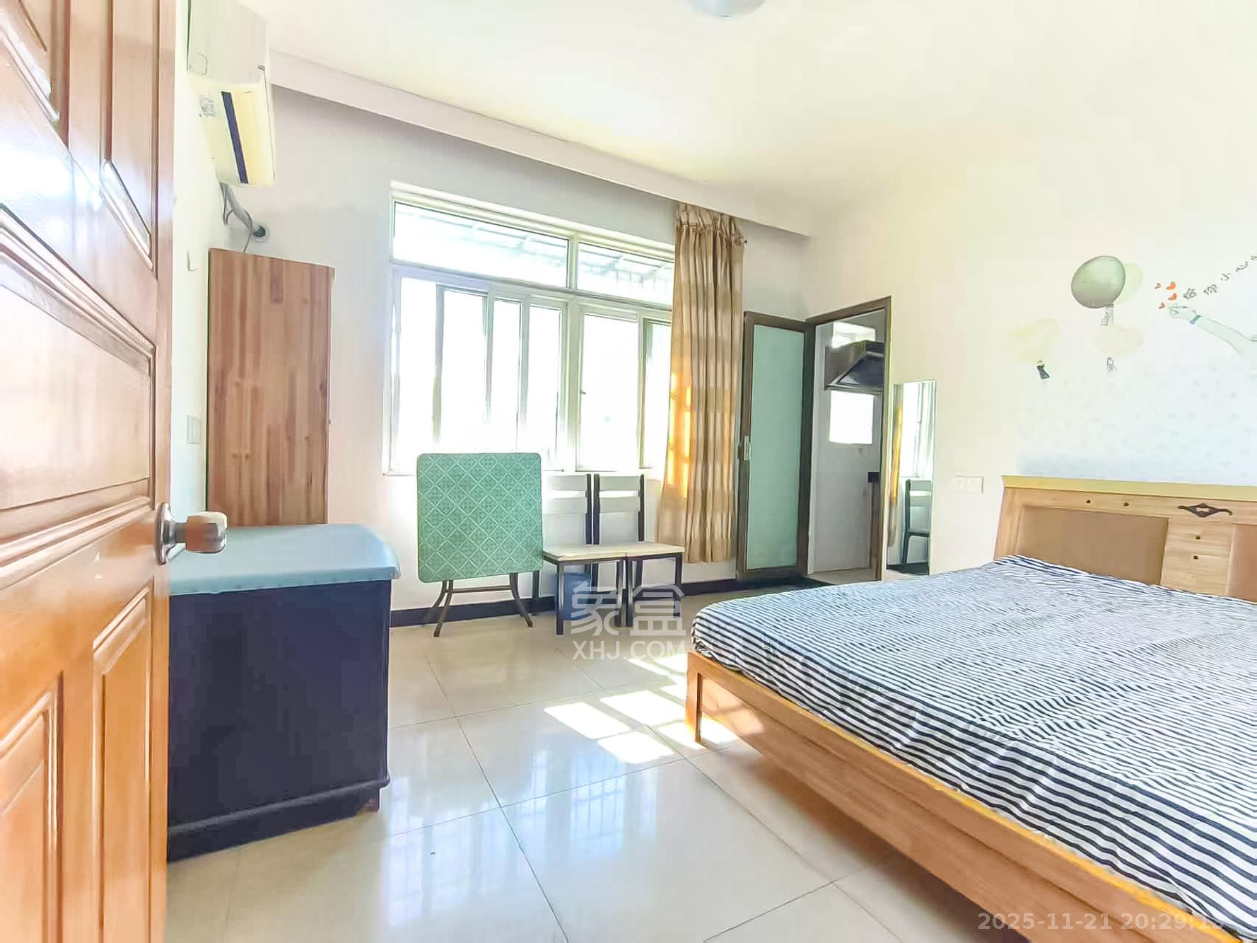 星沙二区 4室2厅4卫 300.0万 星沙二区 4室2厅4卫 300.0万客厅