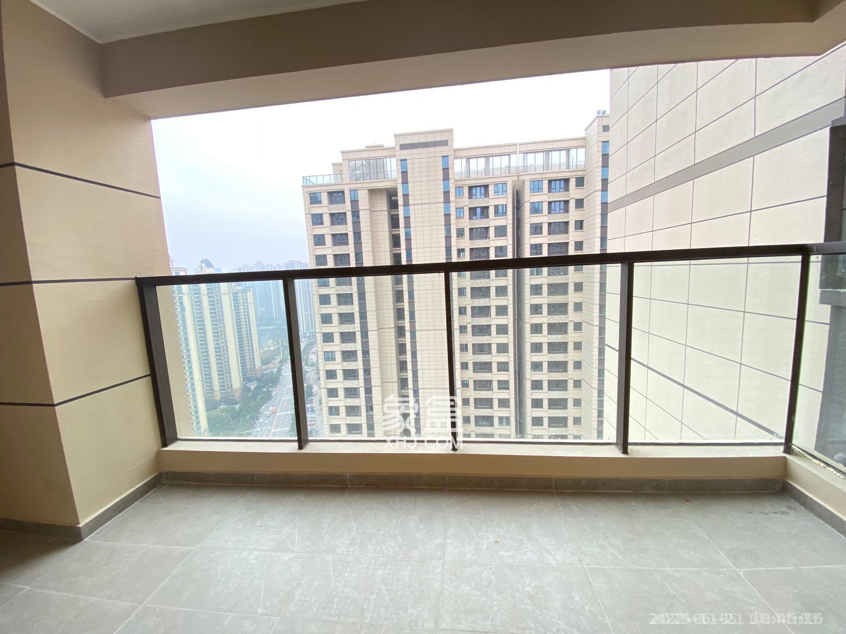 龙湖铂金中心(龙湖春江郦城) 3室2厅2卫 4800.0元/月 龙湖铂金中心(龙湖春江郦城) 3室2厅2卫 4800.0元/月室内图