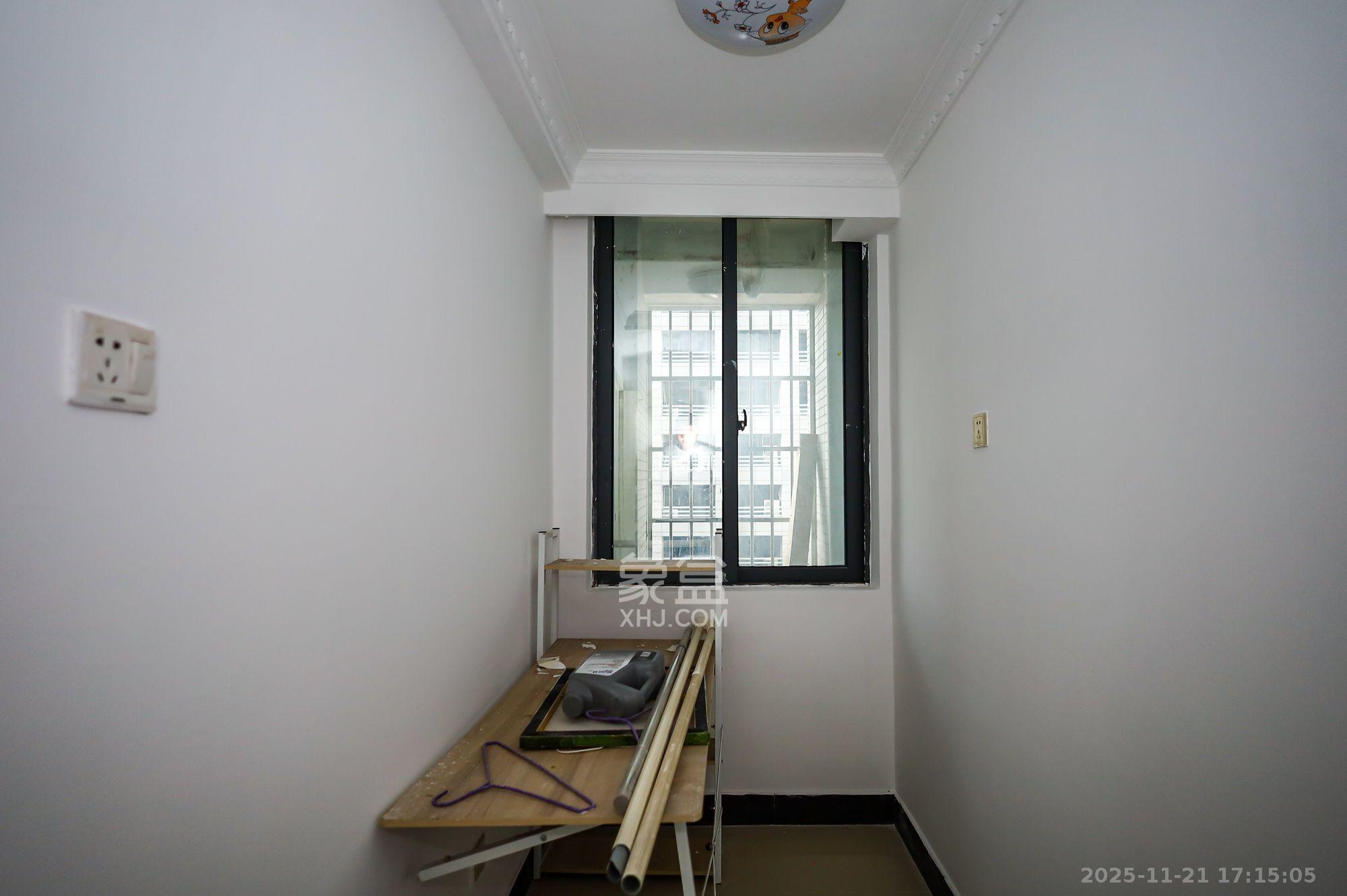 芙蓉蓉苑  2室2厅1卫    2400.0元/月室内图