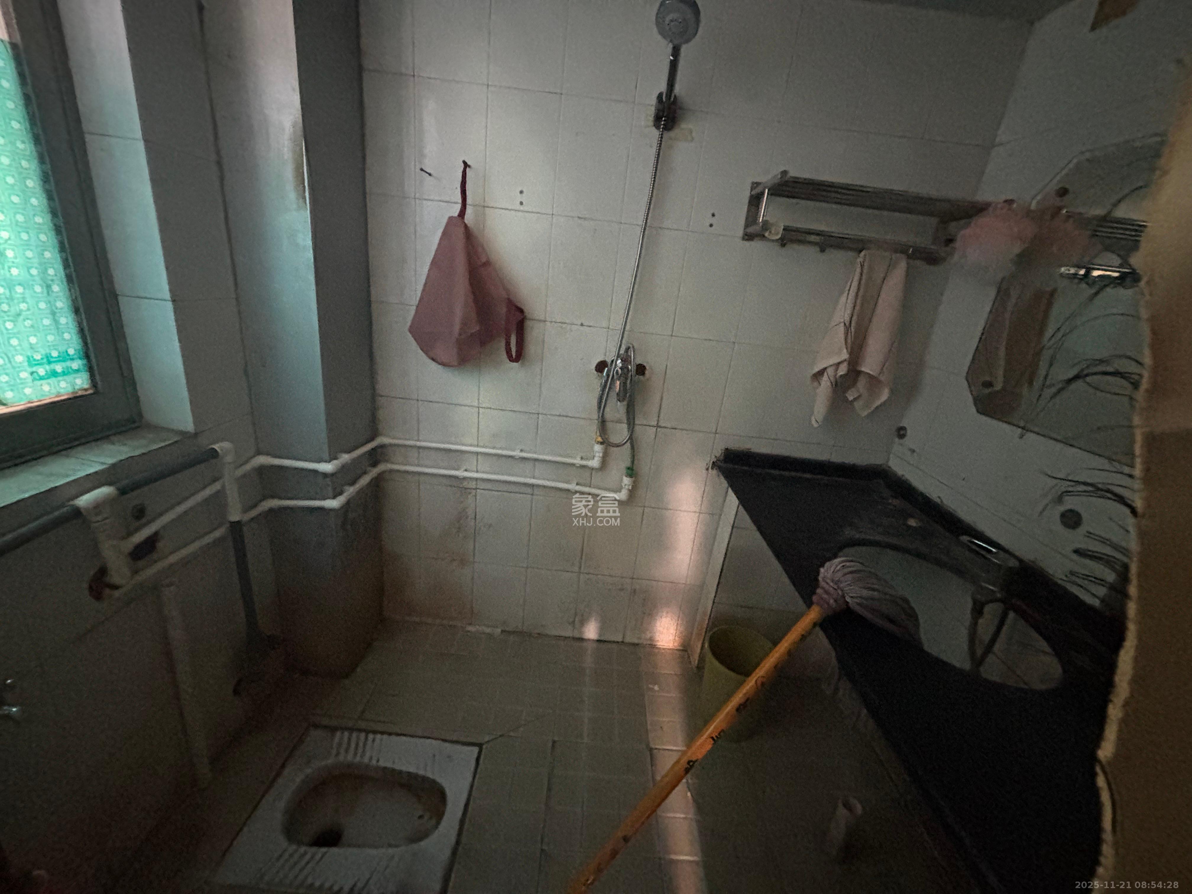 长征花园  2室1厅1卫    1400.0元/月室内图