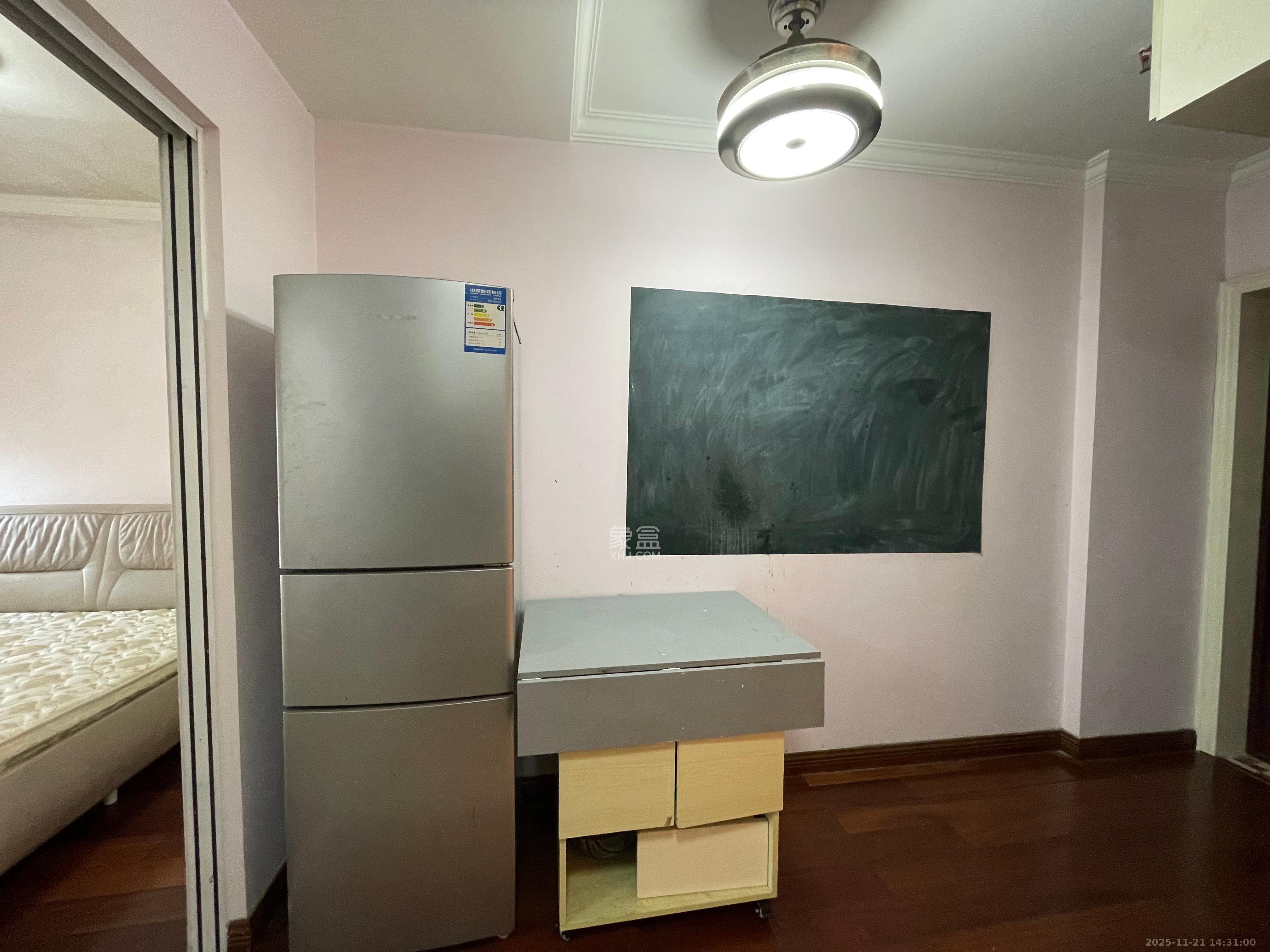 中建芙蓉工社  1室1厅1卫    1300.0元/月室内图