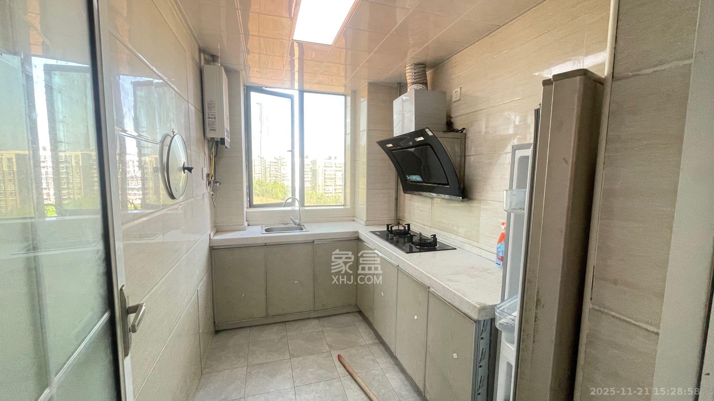 金谷豪庭 3室2厅2卫 1700.0元/月 金谷豪庭 3室2厅2卫 1700.0元/月室内图