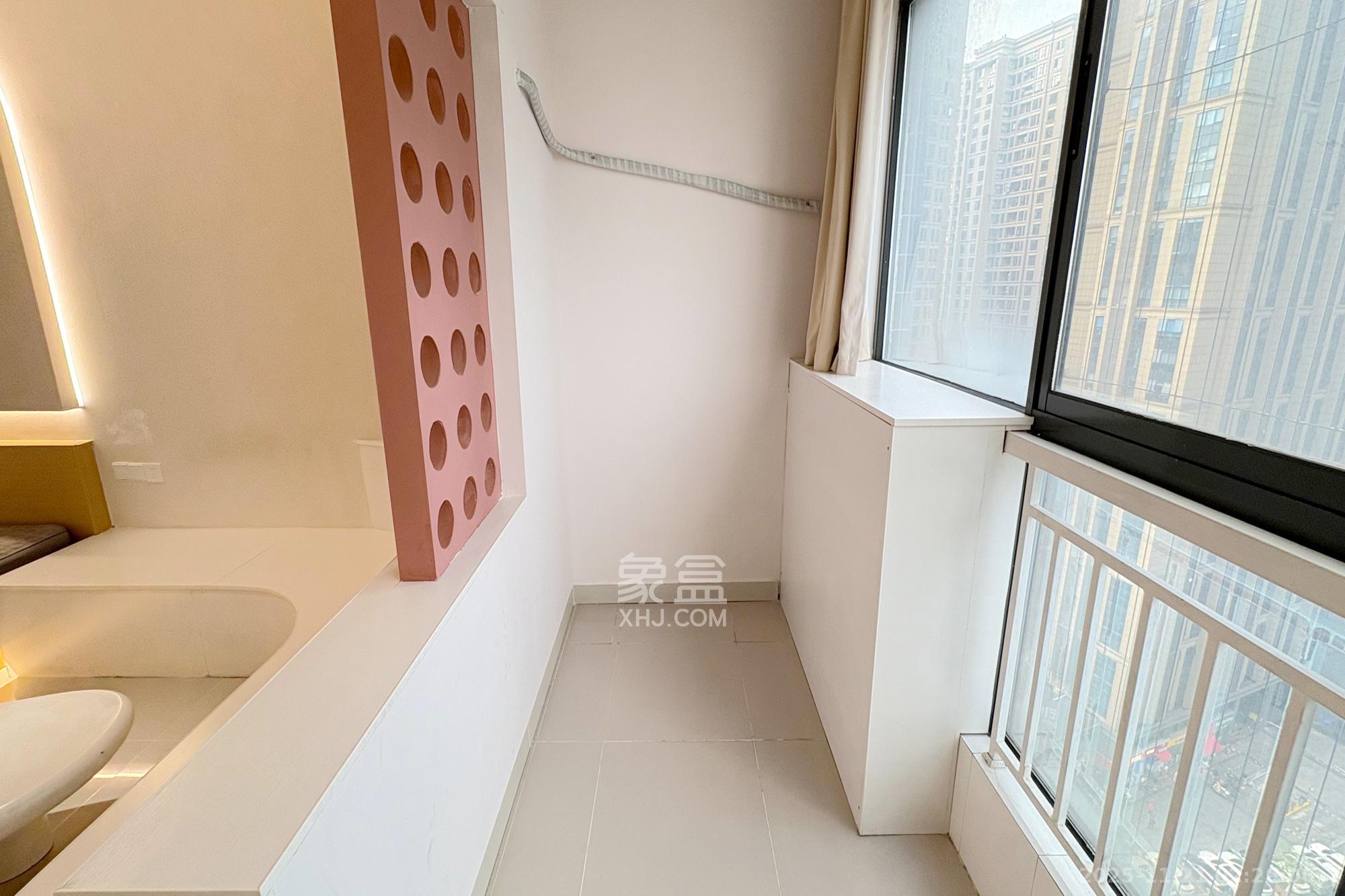 七彩丽都 1室1厅1卫 55.0万 七彩丽都 1室1厅1卫 55.0万阳台