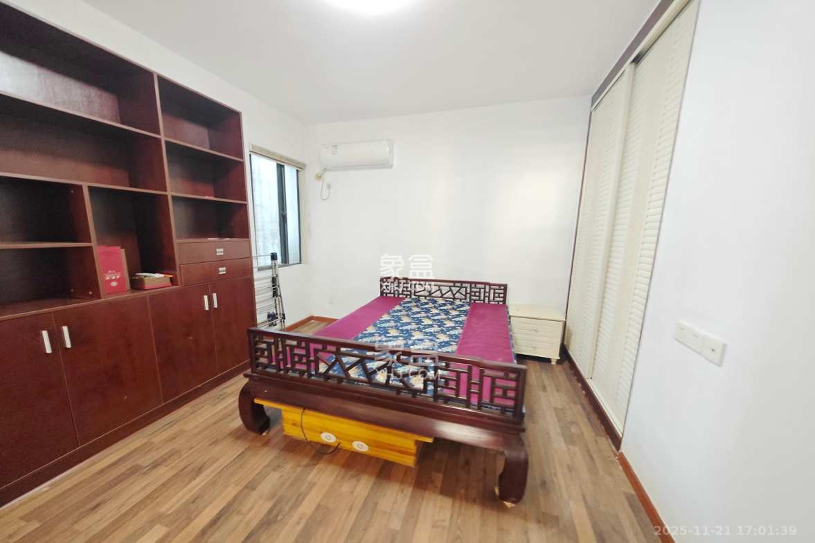 锦绣世纪 3室2厅2卫 129.8万 锦绣世纪 3室2厅2卫 129.8万卧室