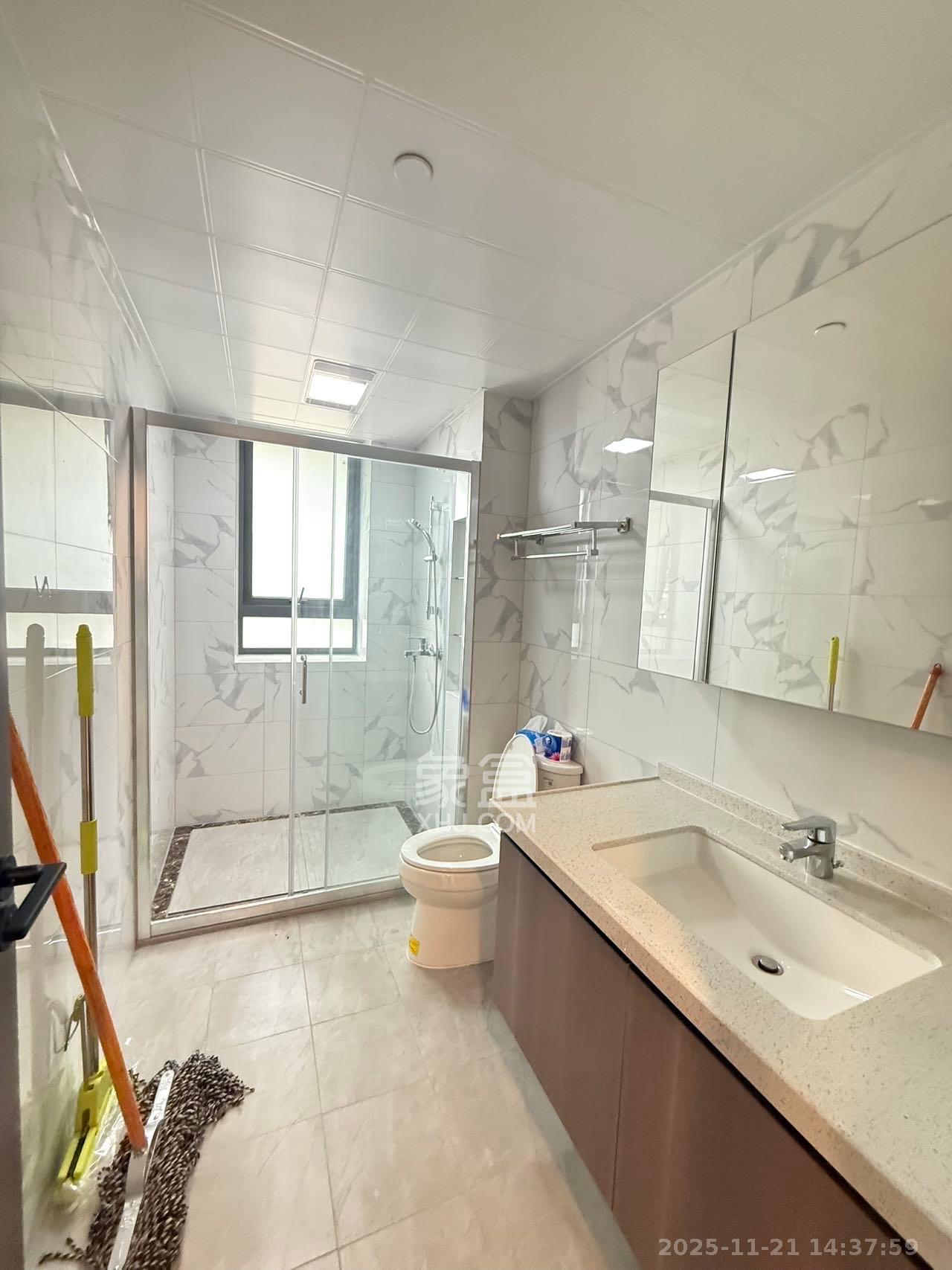 绿地V岛 4室2厅2卫 4500.0元/月 绿地V岛 4室2厅2卫 4500.0元/月室内图