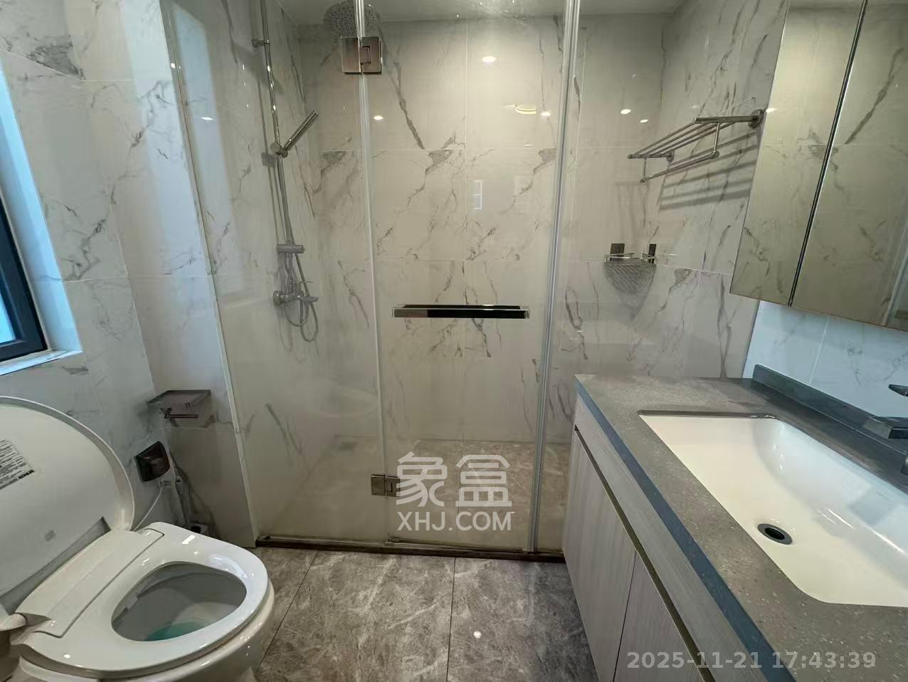 复地滨江金融中心 4室2厅2卫 4700.0元/月 复地滨江金融中心 4室2厅2卫 4700.0元/月室内图