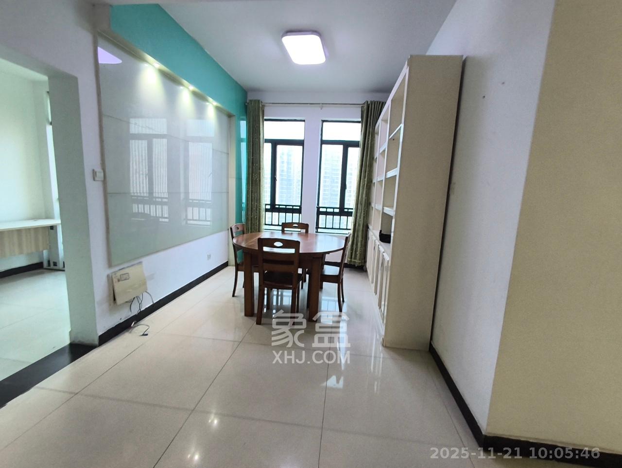 融圣国际  3室2厅2卫    3300.0元/月