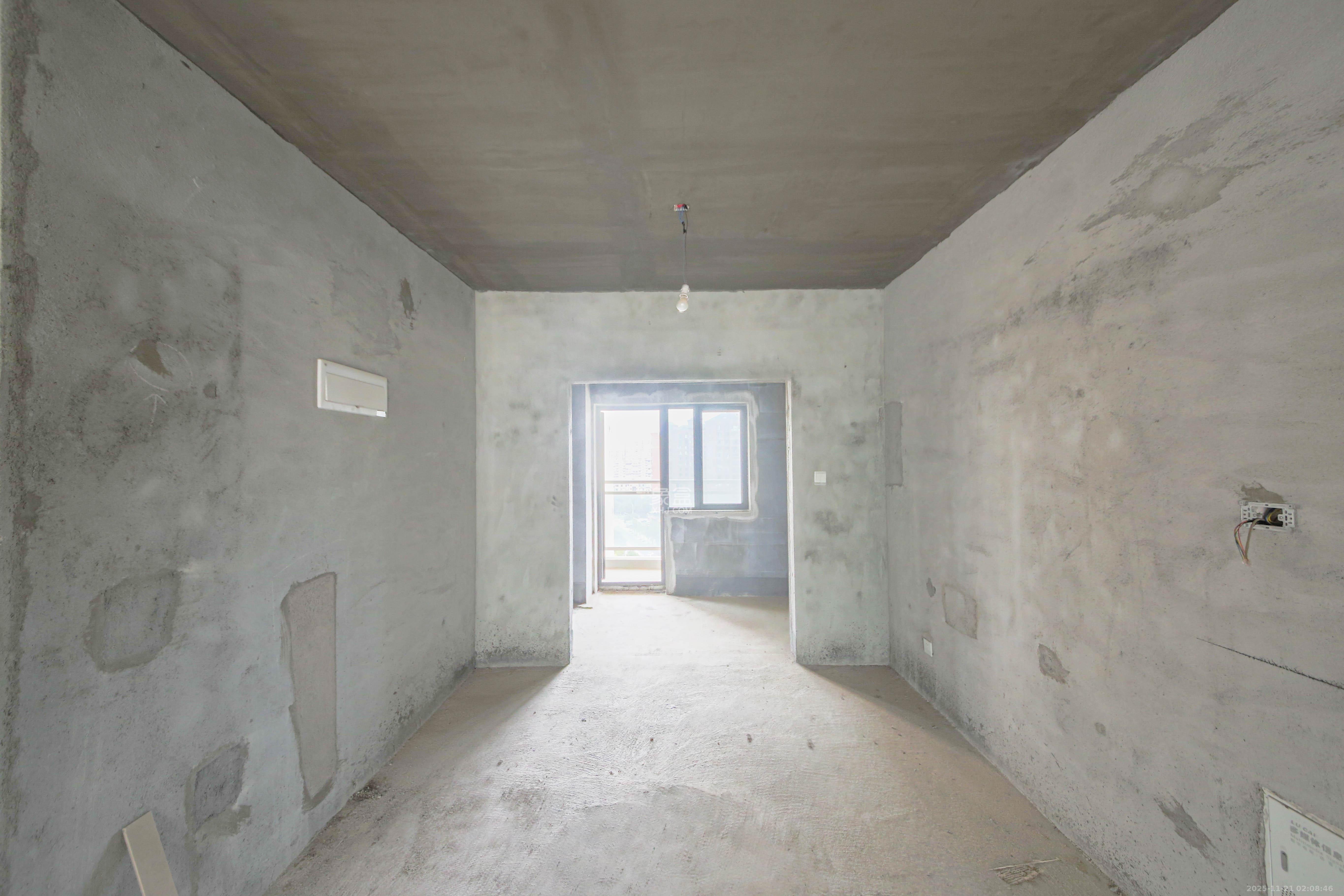 五江书香苑  4室2厅2卫    180.0万客厅