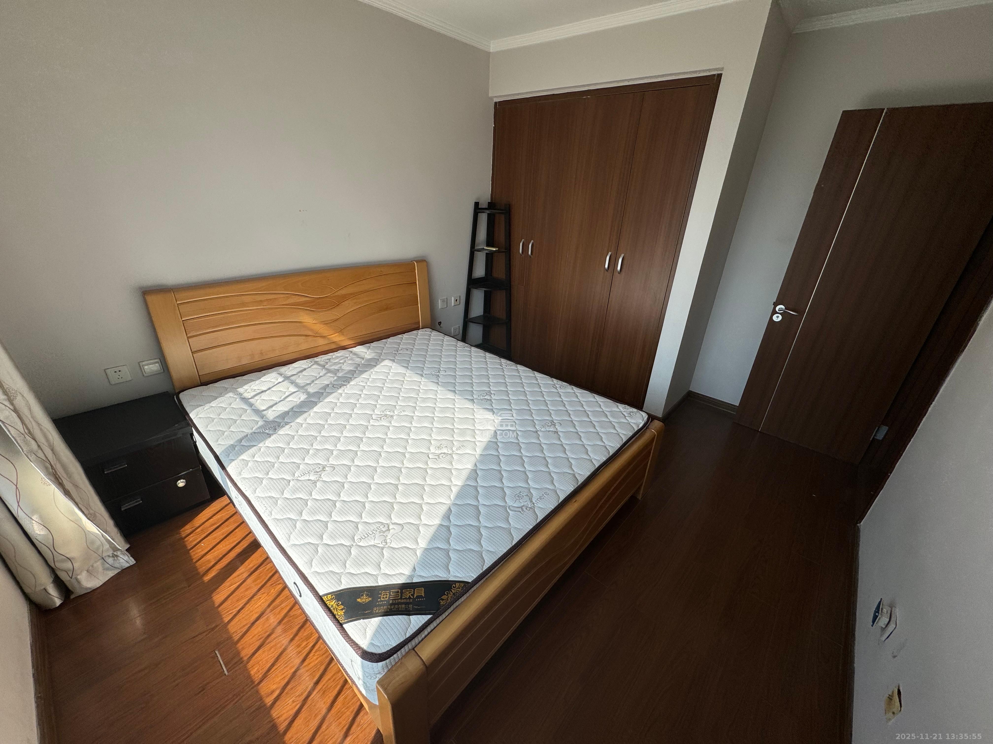 万科城 3室2厅1卫 2500.0元/月 万科城 3室2厅1卫 2500.0元/月室内图