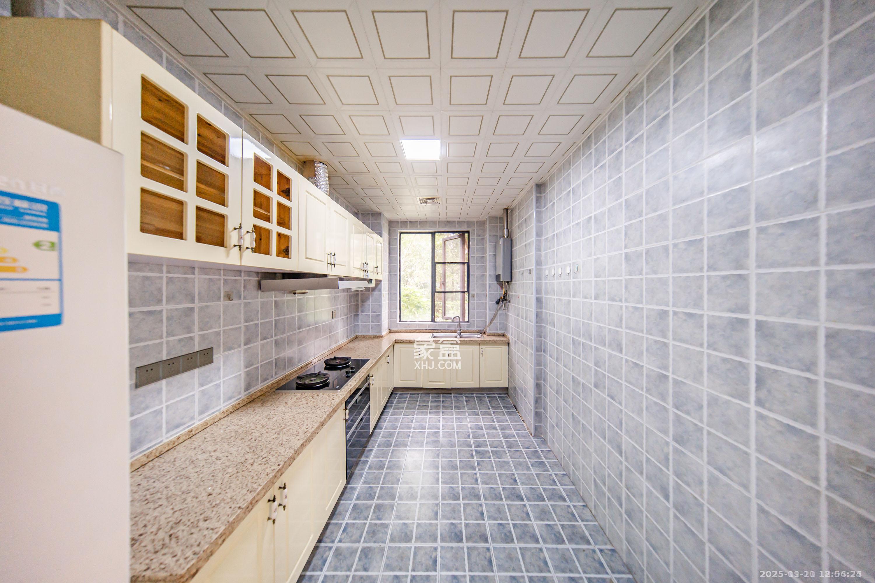 阳光100三期  3室2厅1卫    2800.0元/月室内图