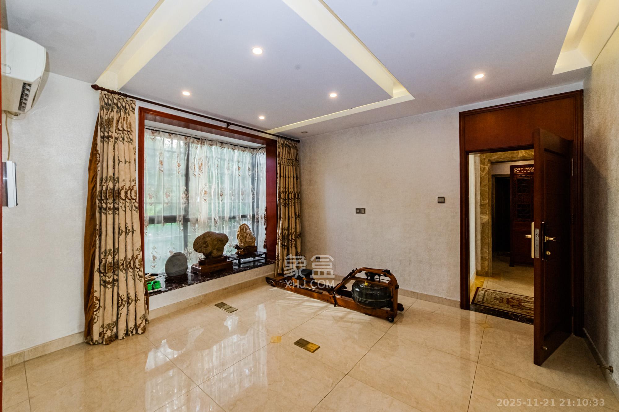 湘江世纪城临江苑  4室2厅2卫    159.0万客厅