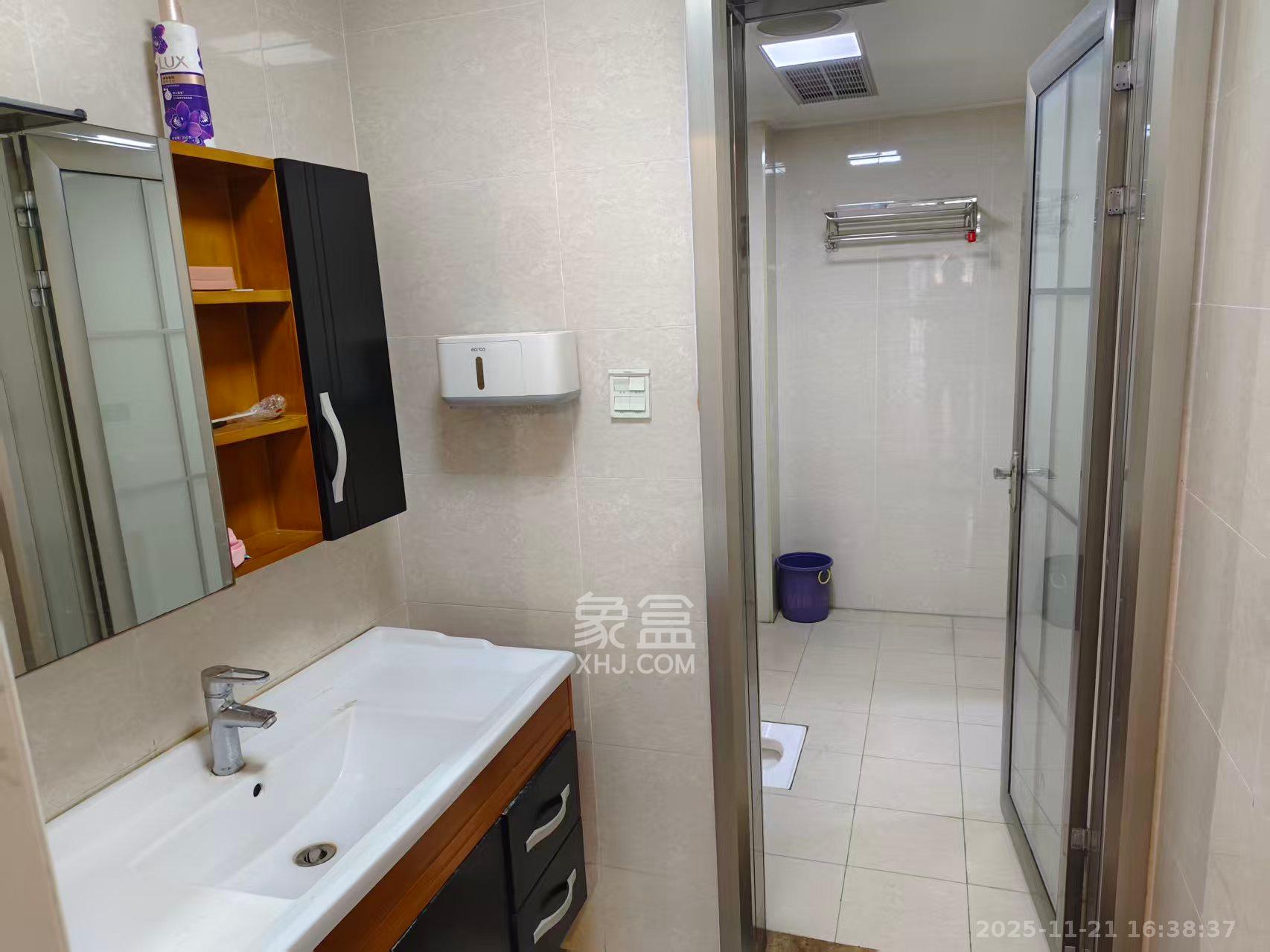 华城广场 3室2厅2卫 4000.0元/月 华城广场 3室2厅2卫 4000.0元/月室内图