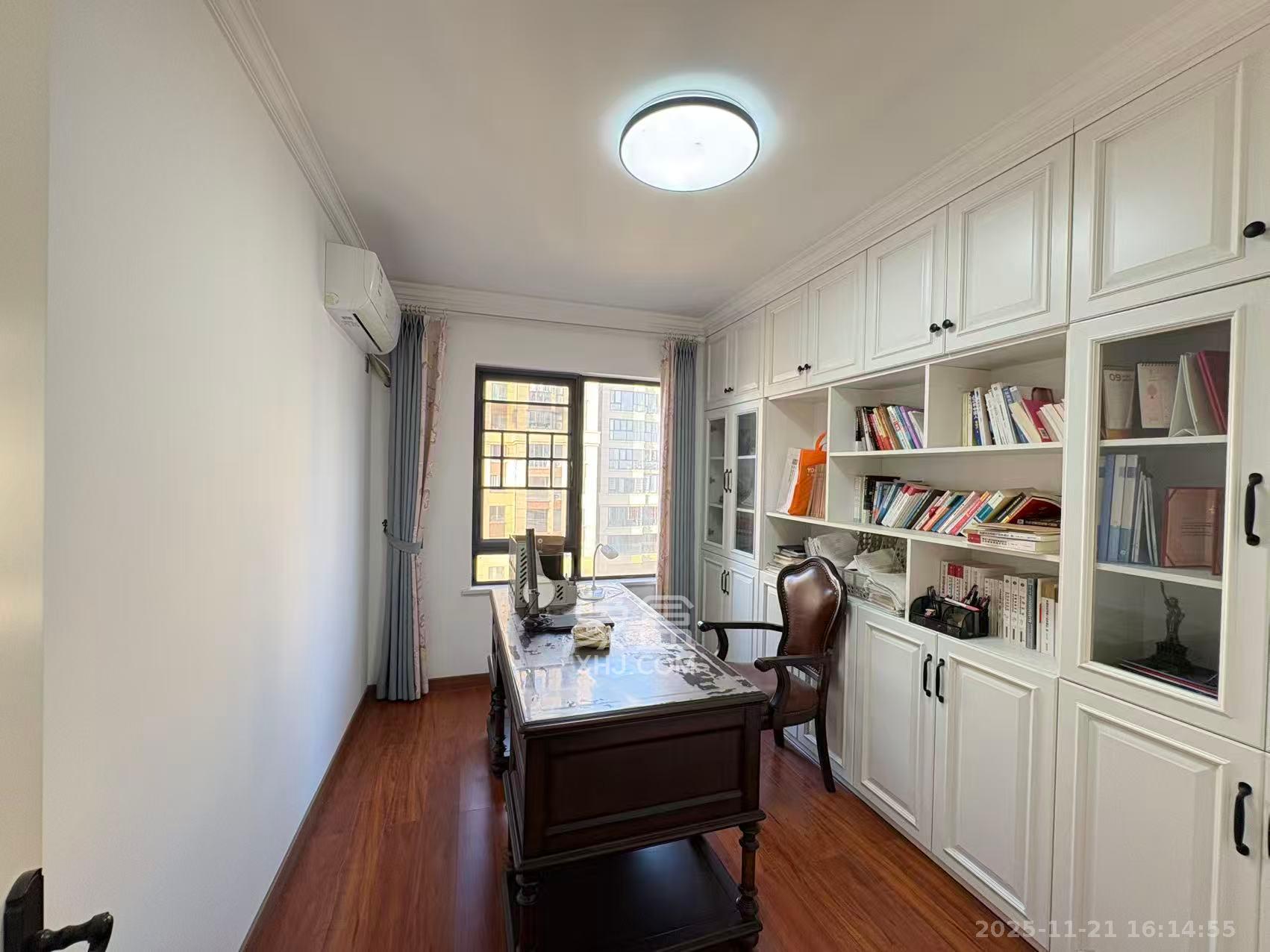 保利城(中航城国际社区、郡原美村) 3室2厅2卫 2500.0元/月 保利城(中航城国际社区、郡原美村) 3室2厅2卫 2500.0元/月室内图