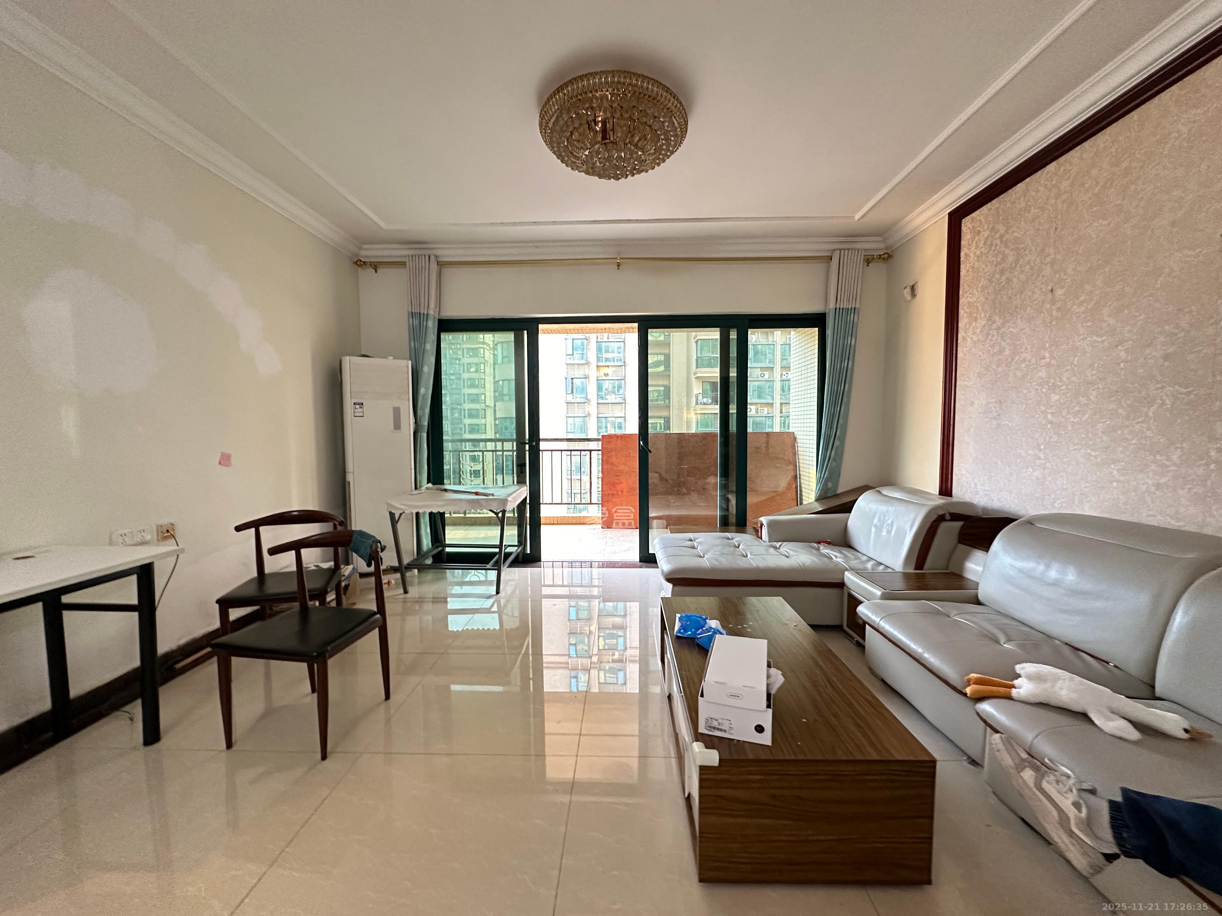 恒大名都  4室2厅2卫    2000.0元/月