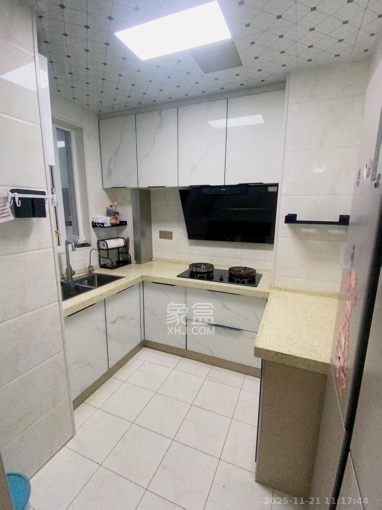 新城国际花都  3室2厅2卫    1800.0元/月室内图