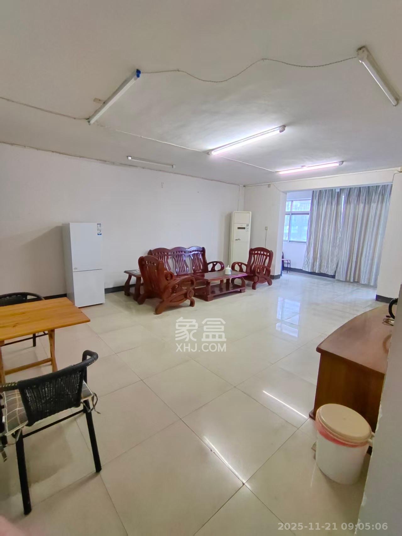 远东公寓  3室1厅1卫    2200.0元/月室内图