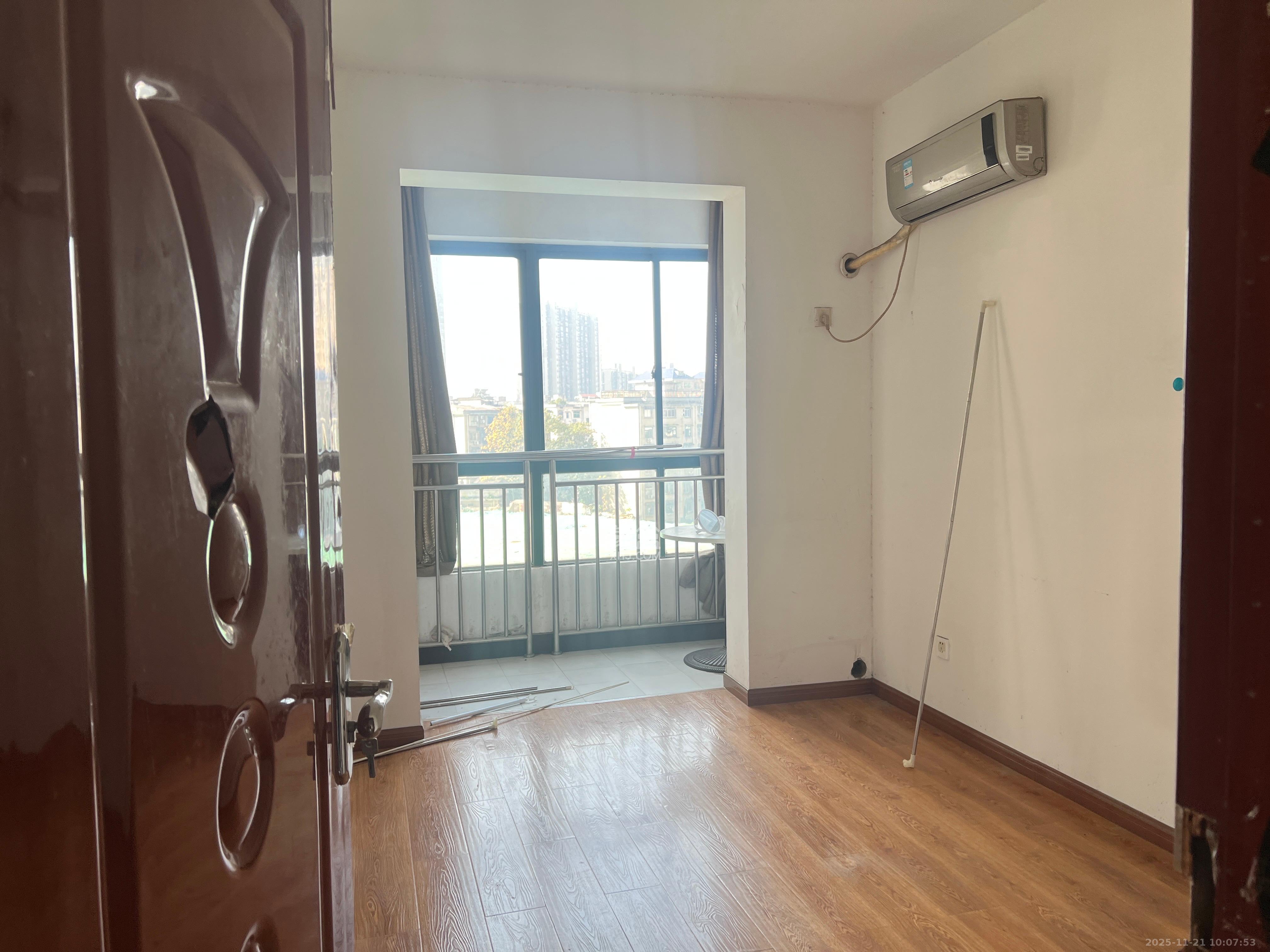 华韵城市风情 4室1厅1卫 3600.0元/月 华韵城市风情 4室1厅1卫 3600.0元/月室内图