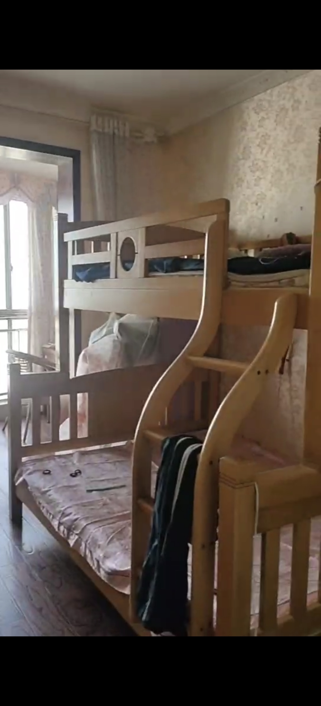 金园小区 4室2厅2卫 86.8万 金园小区 4室2厅2卫 86.8万客厅