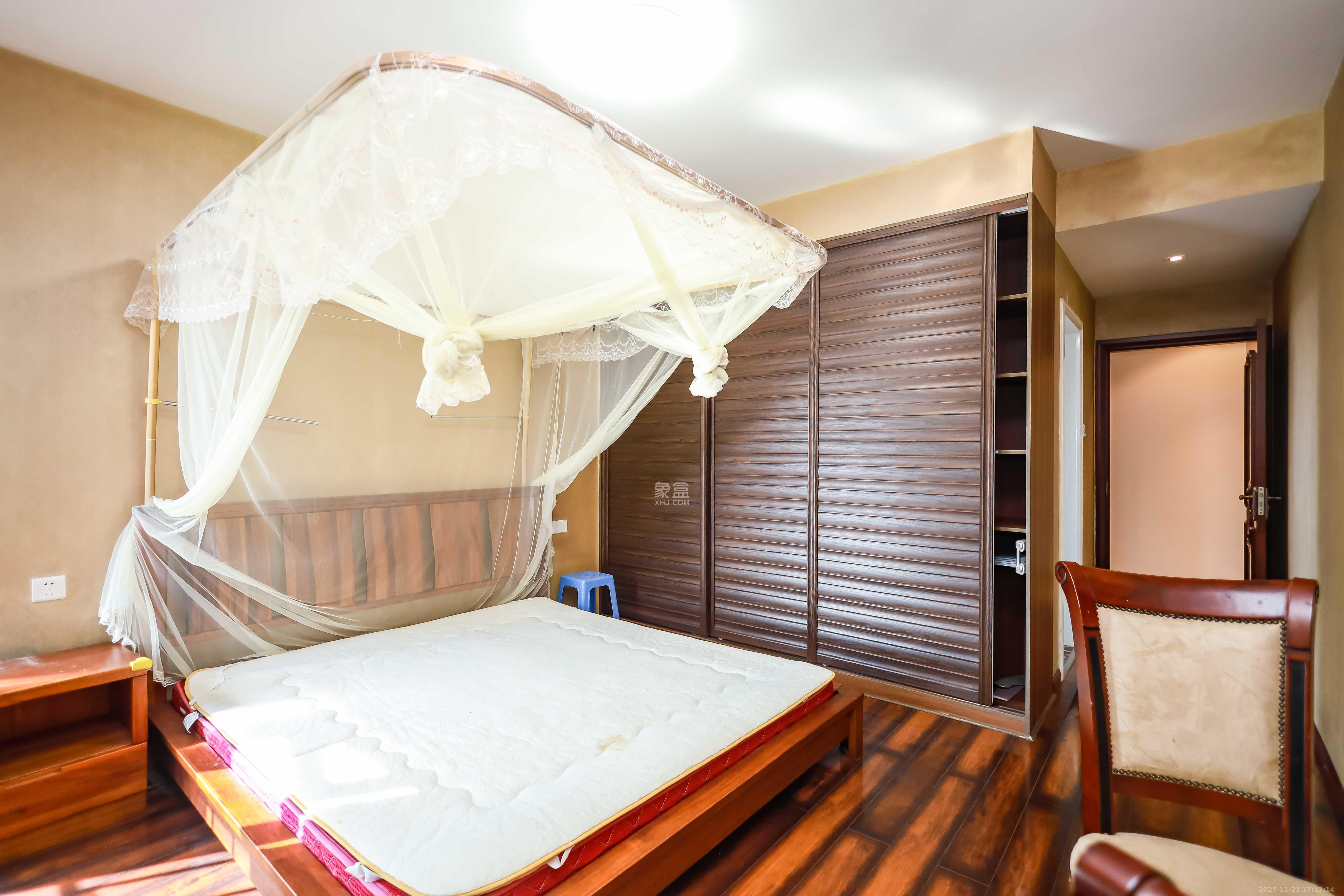 永祺西京  4室2厅2卫    180.0万卧室