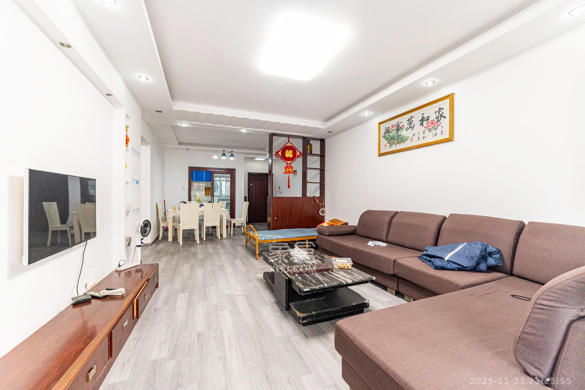 湘楚家园 2室2厅1卫 39.8万 湘楚家园 2室2厅1卫 39.8万客厅