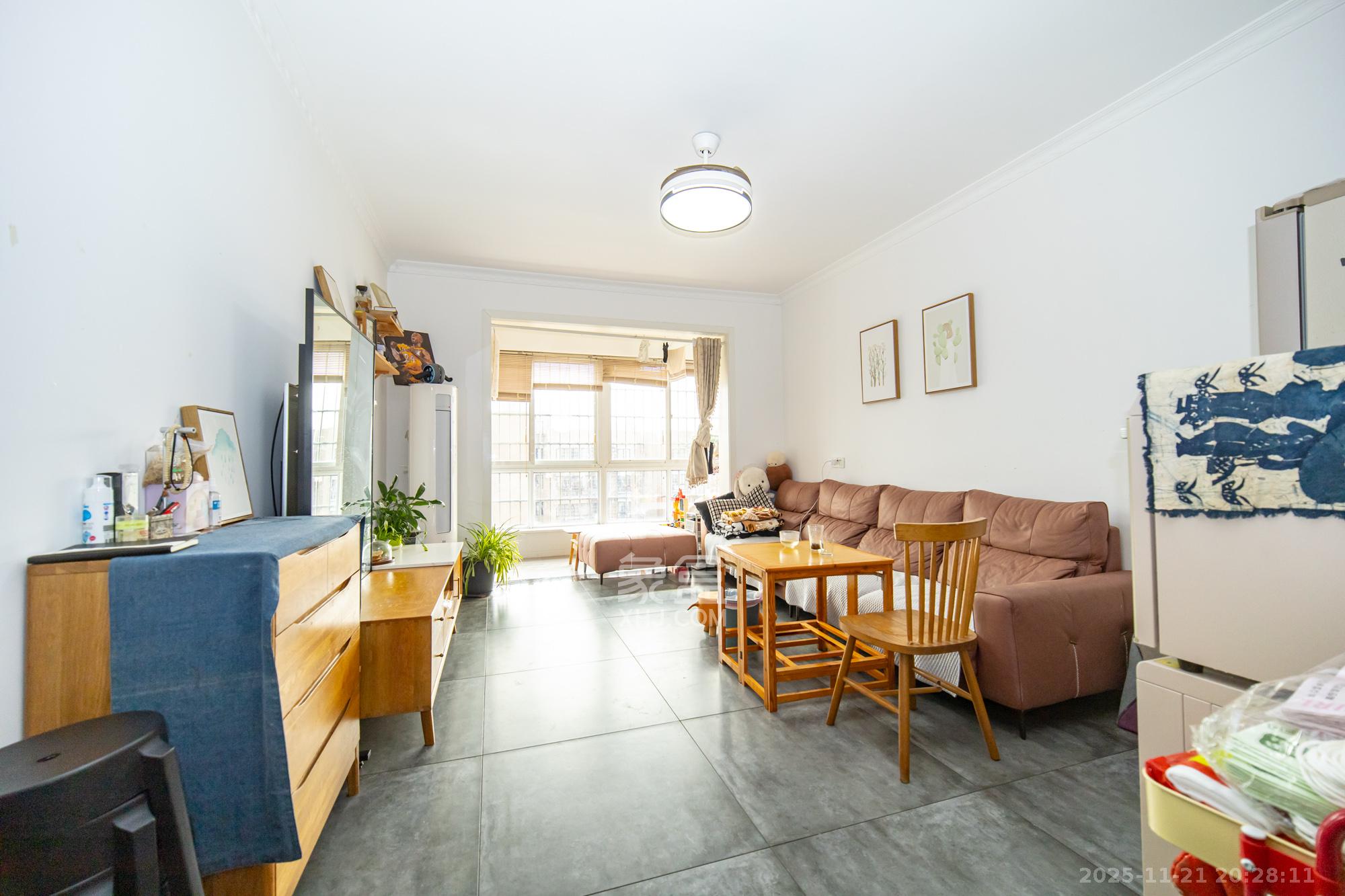 楚天世纪城西苑 3室2厅2卫 62.8万 楚天世纪城西苑 3室2厅2卫 62.8万客厅