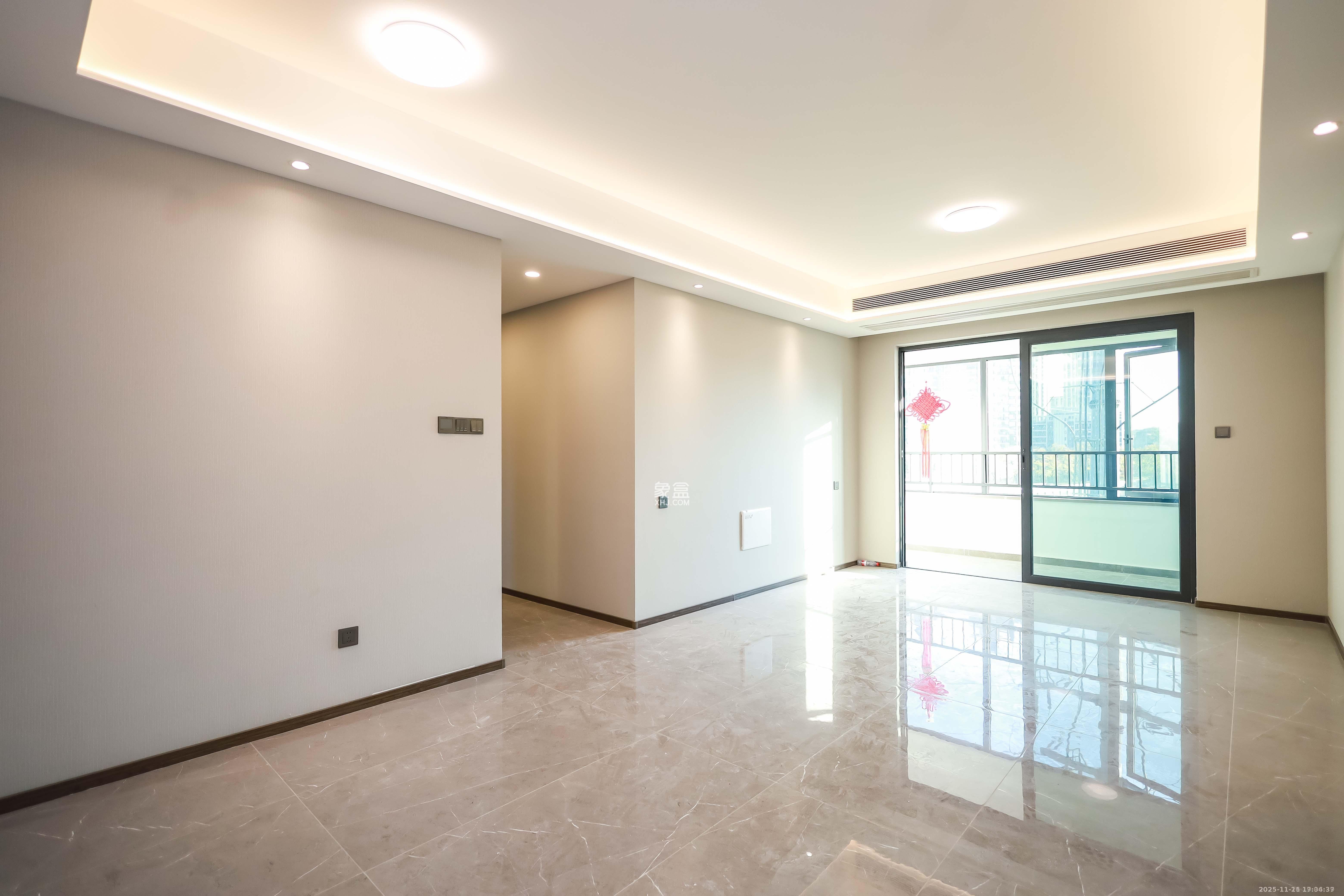 龙湖舜山府  3室2厅2卫    2900.0元/月室内图