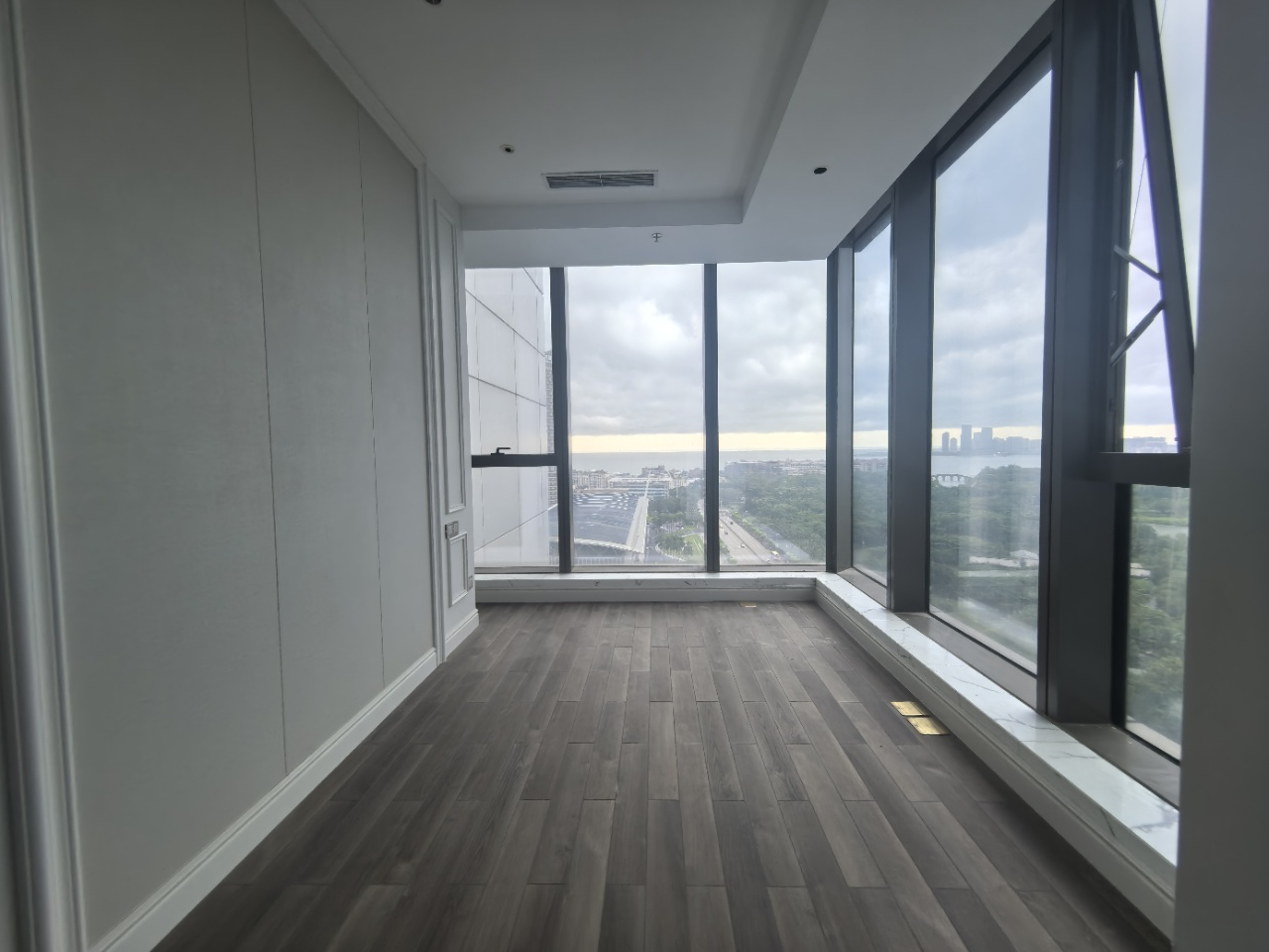 置地东方广场   86.0㎡      8600.0元/月