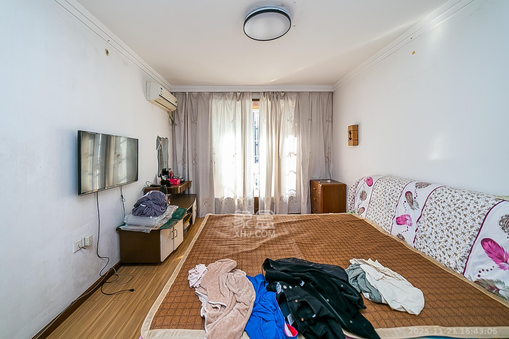 都市春天 5室2厅2卫 135.0万 都市春天 5室2厅2卫 135.0万卧室