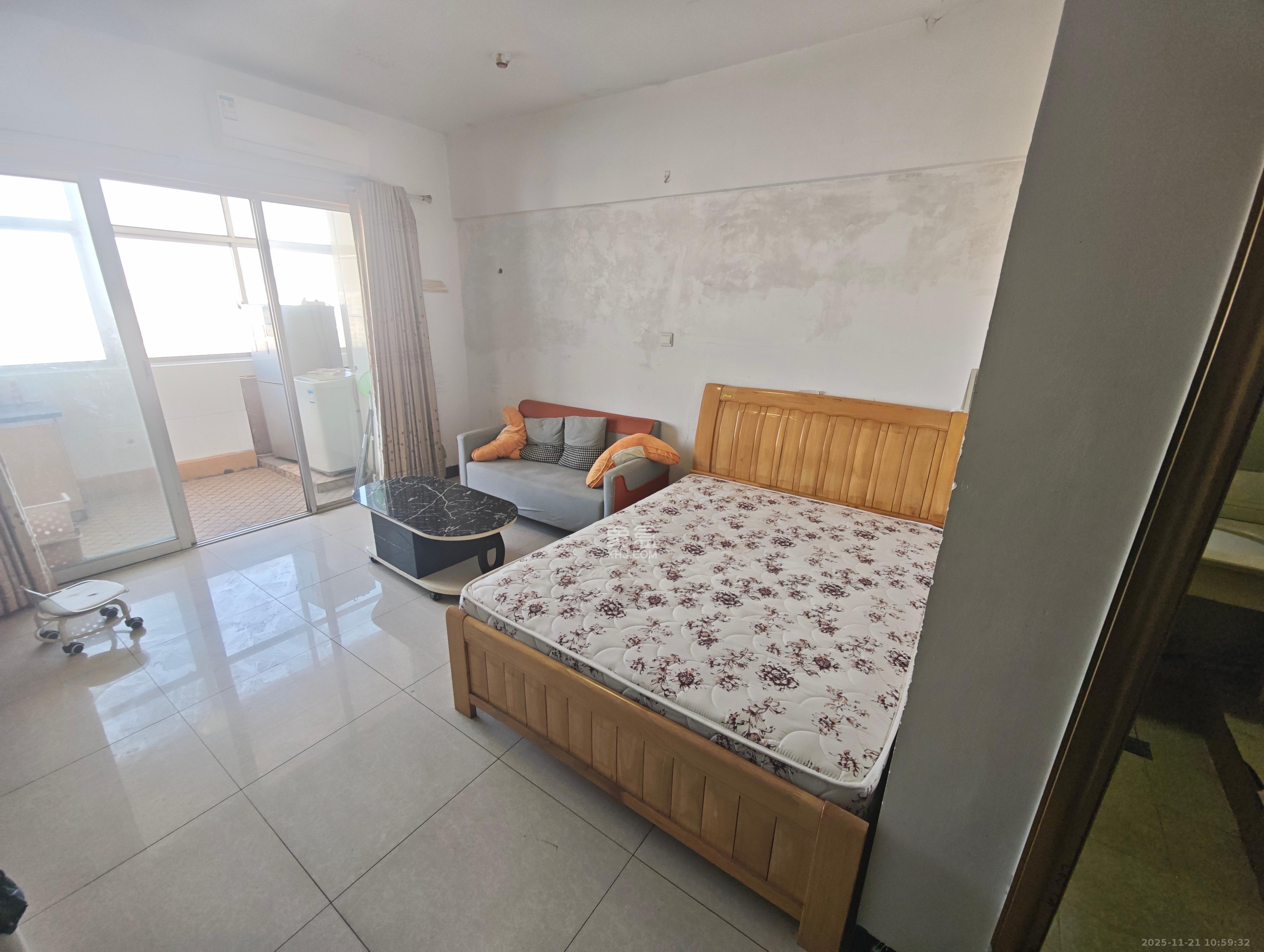 观湖公寓  1室1厅1卫    1250.0元/月