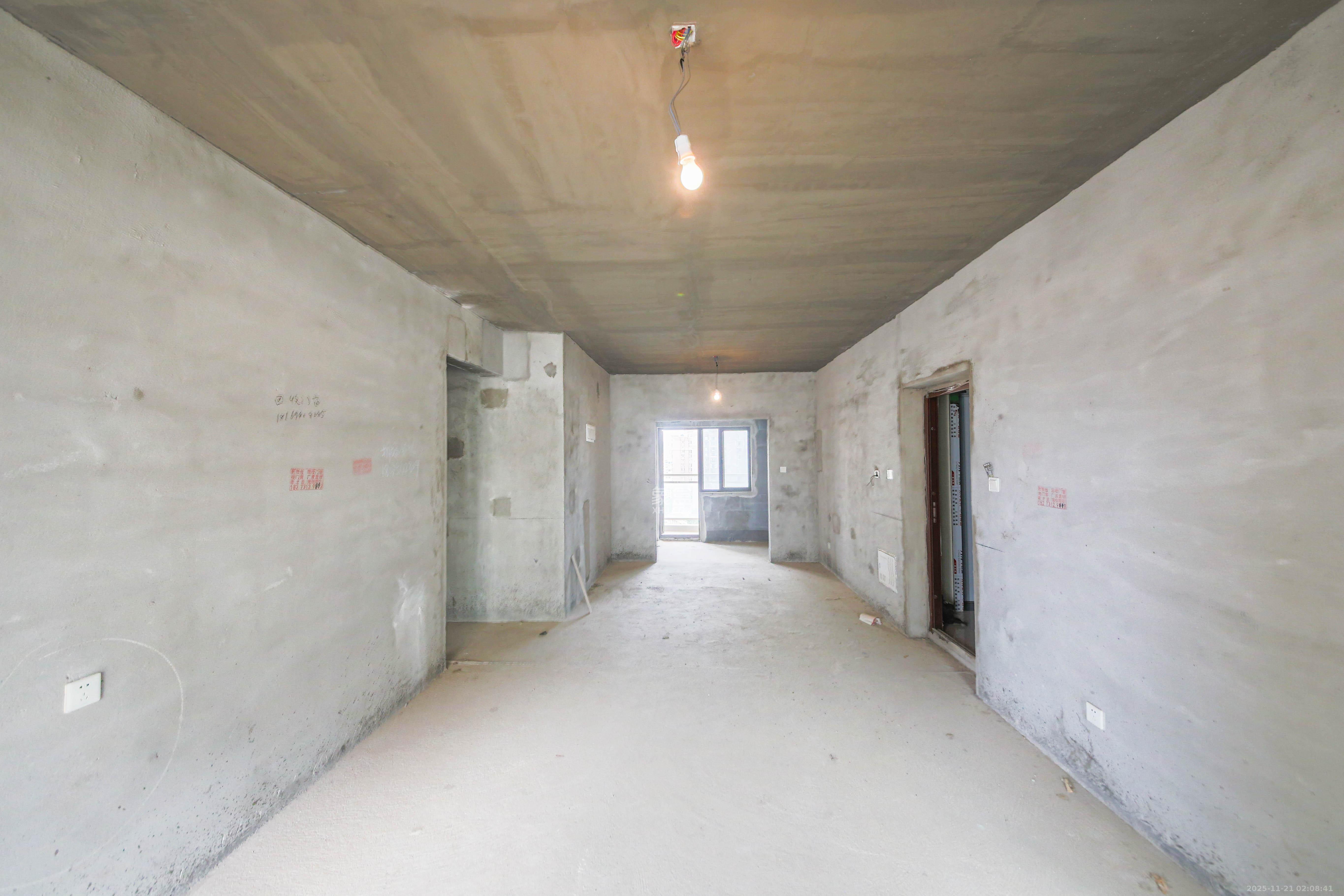 五江书香苑  4室2厅2卫    180.0万