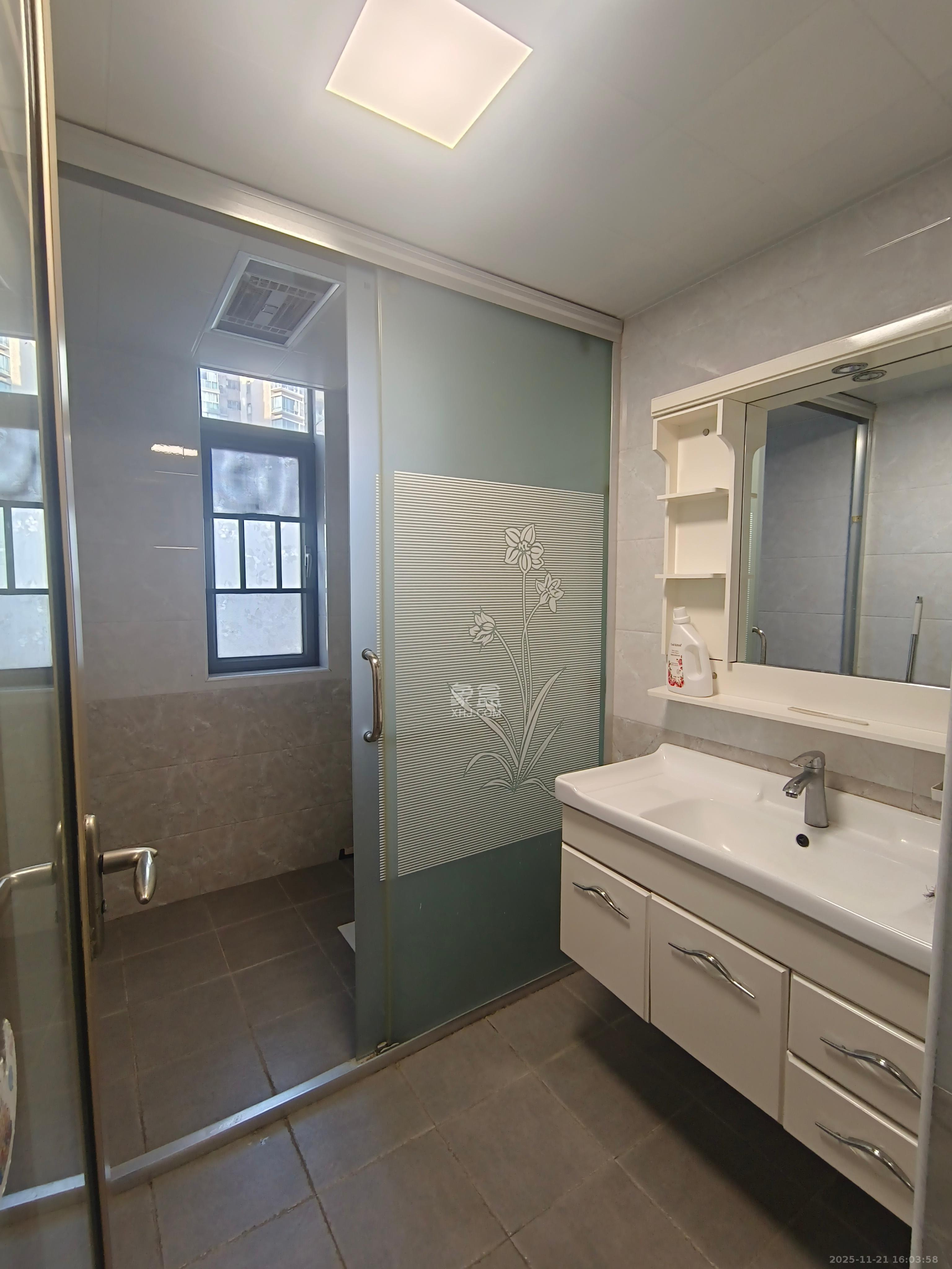 新城新世界一二三期 3室2厅2卫 3200.0元/月 新城新世界一二三期 3室2厅2卫 3200.0元/月室内图