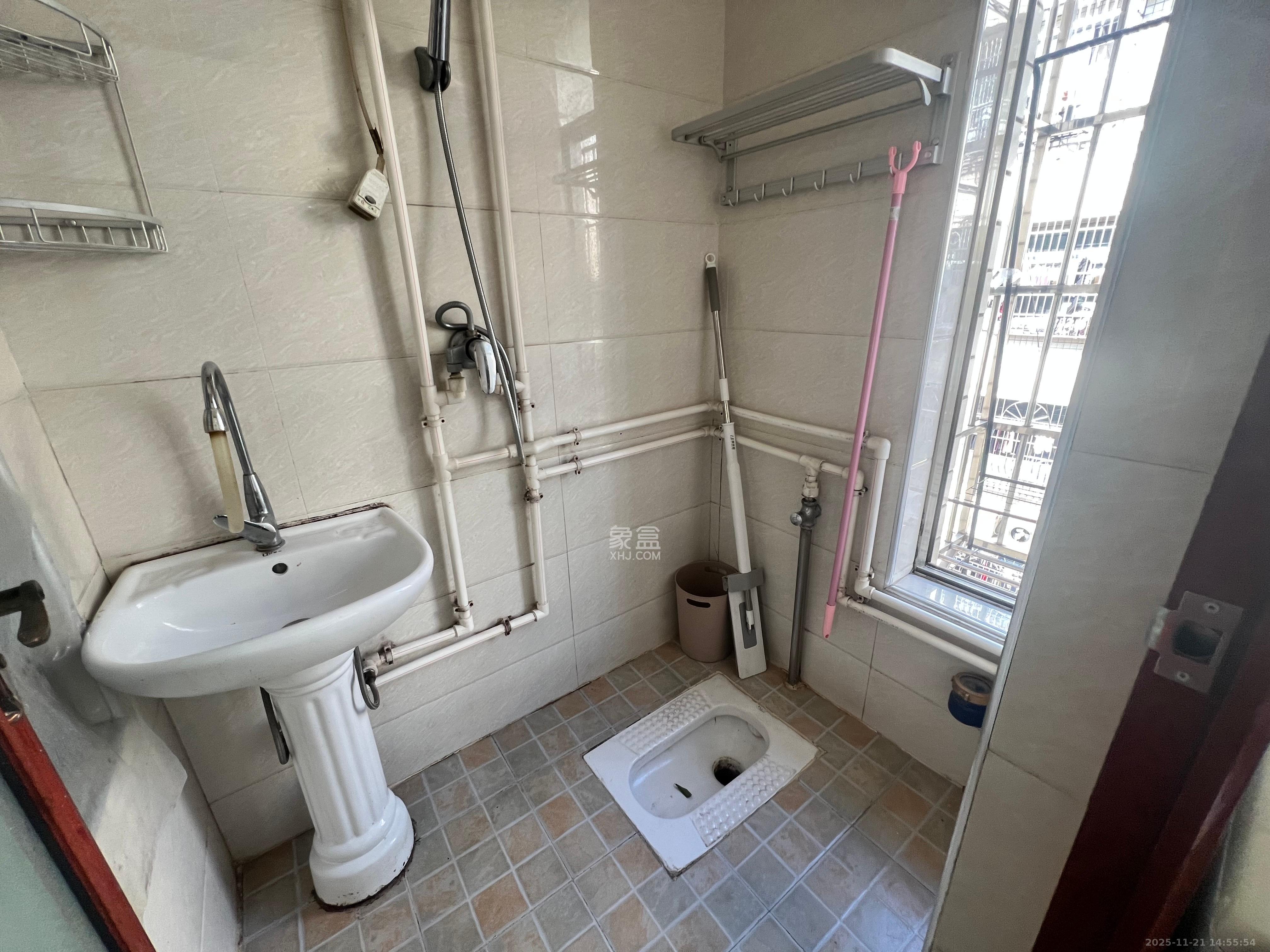 高桥老二号小区 1室0厅0卫 800.0元/月 高桥老二号小区 1室0厅0卫 800.0元/月室内图