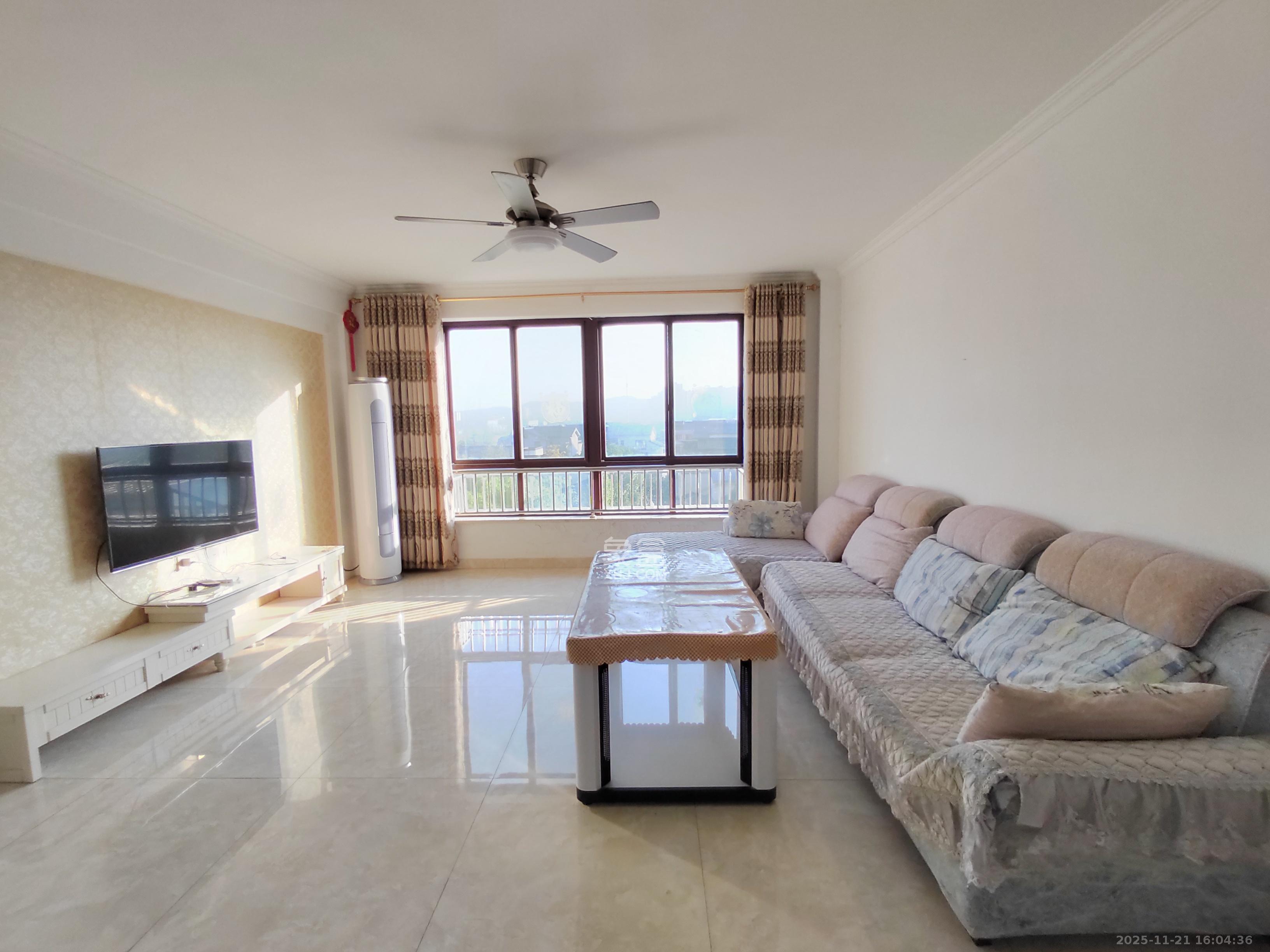 汀湘十里  3室2厅1卫    2100.0元/月室内图