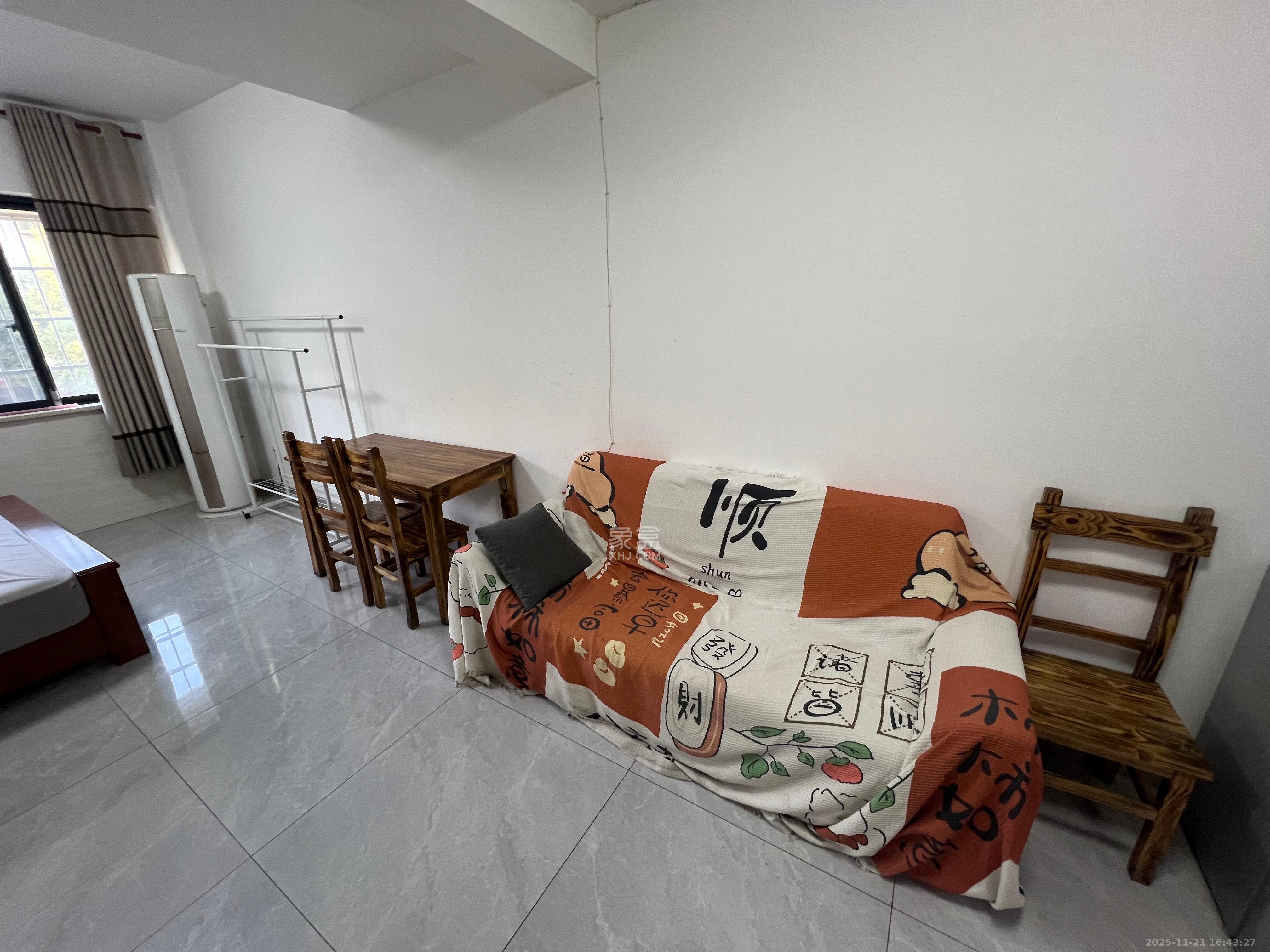 岳北社区 1室1厅1卫 1500.0元/月 岳北社区 1室1厅1卫 1500.0元/月室内图