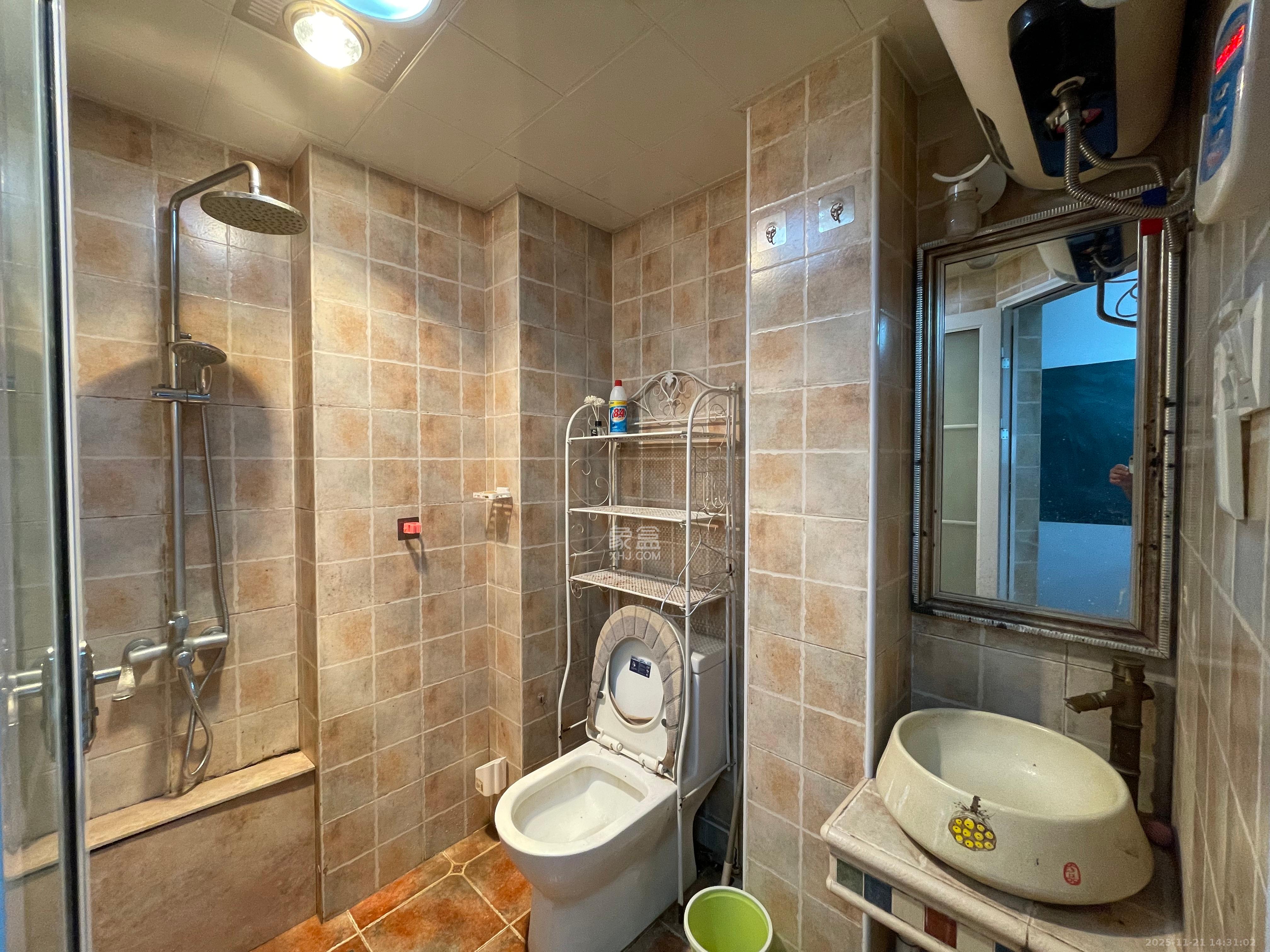 中建芙蓉工社 1室1厅1卫 1300.0元/月 中建芙蓉工社 1室1厅1卫 1300.0元/月室内图