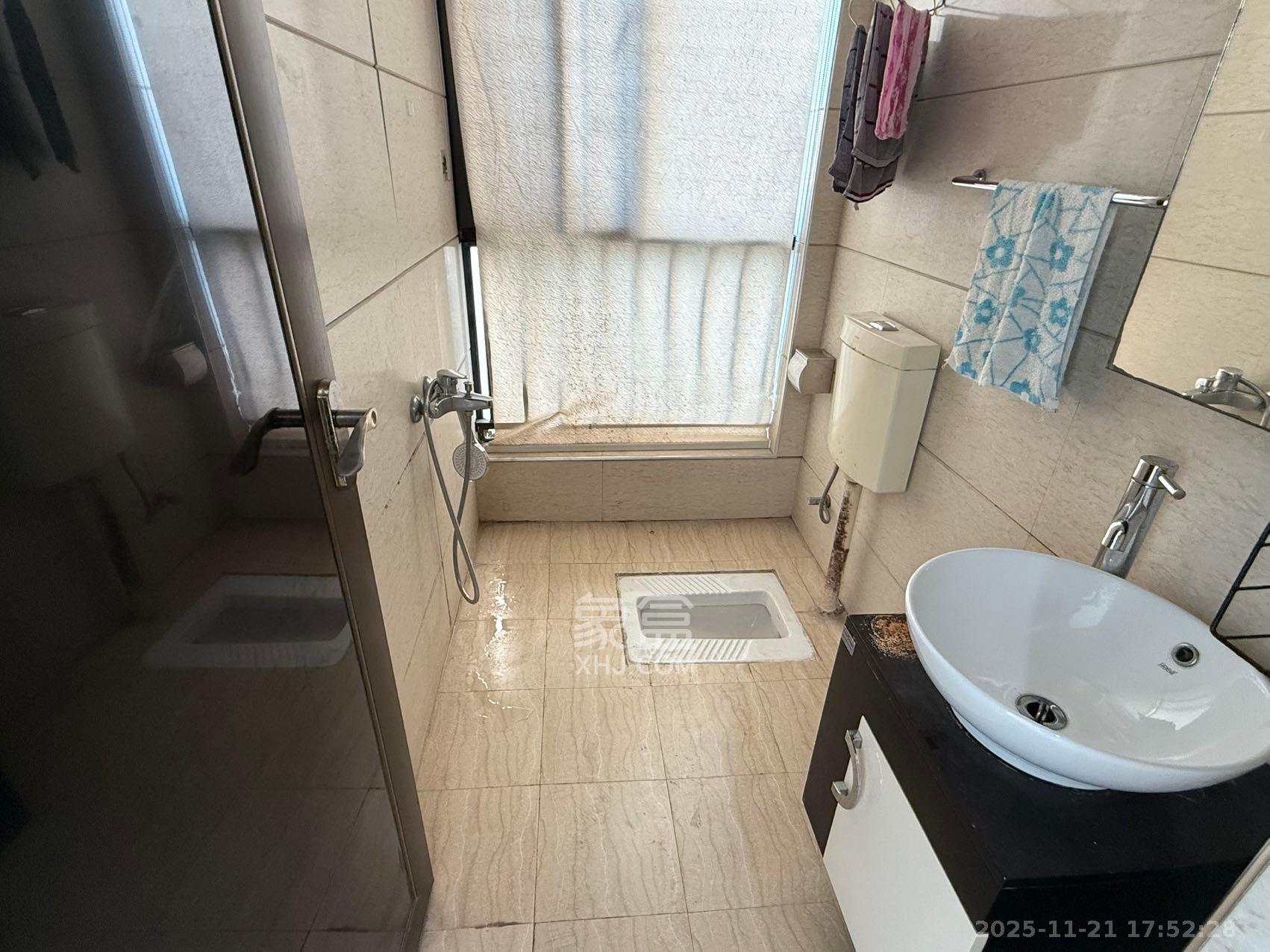 融圣国际 3室2厅2卫 3500.0元/月 融圣国际 3室2厅2卫 3500.0元/月室内图