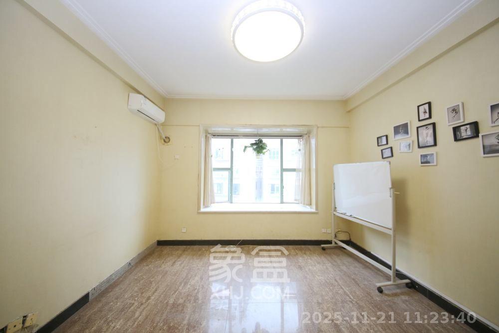 梦泽园  1室1厅1卫    1300.0元/月