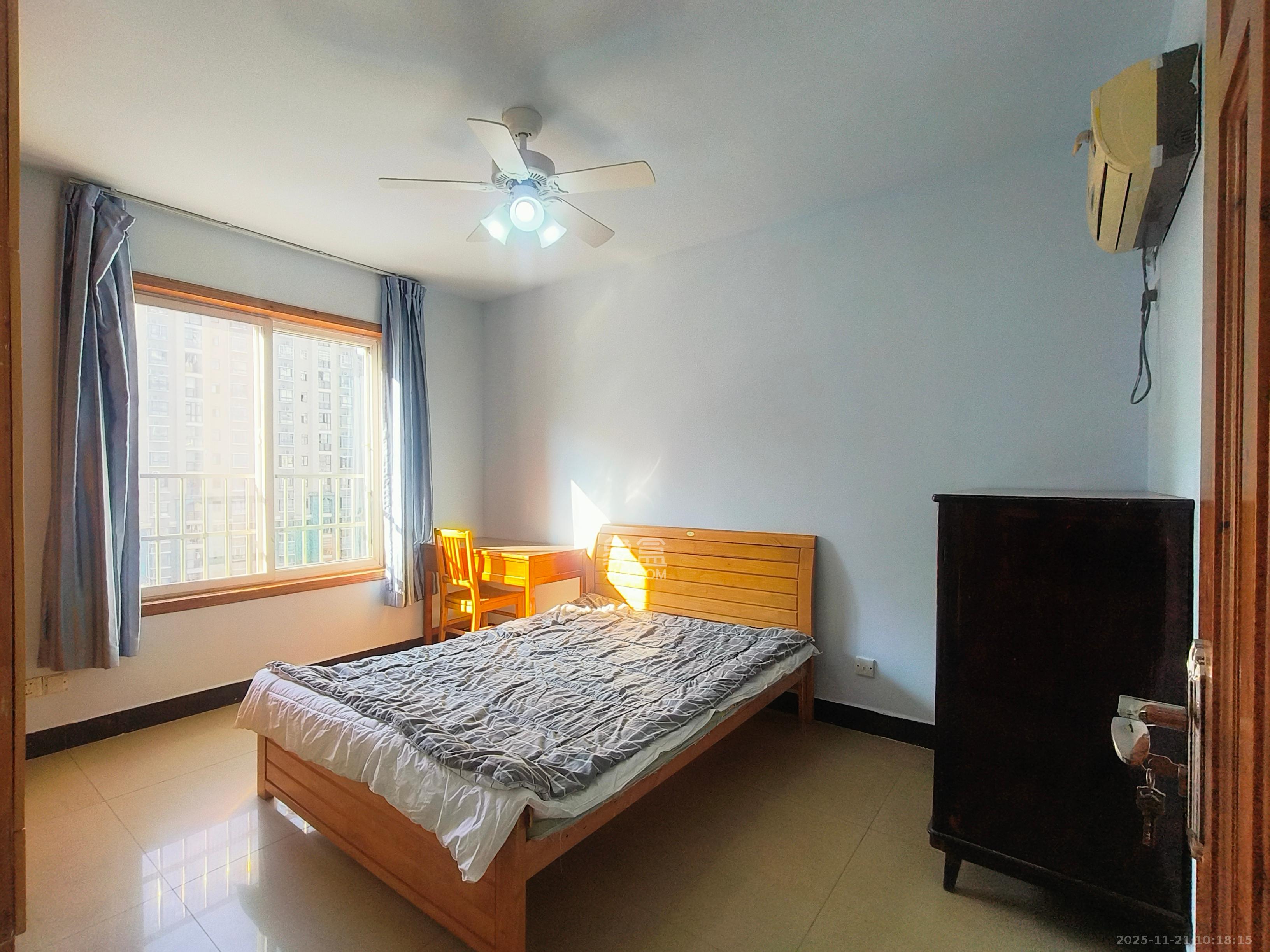 枫林美景  3室2厅2卫    2000.0元/月室内图