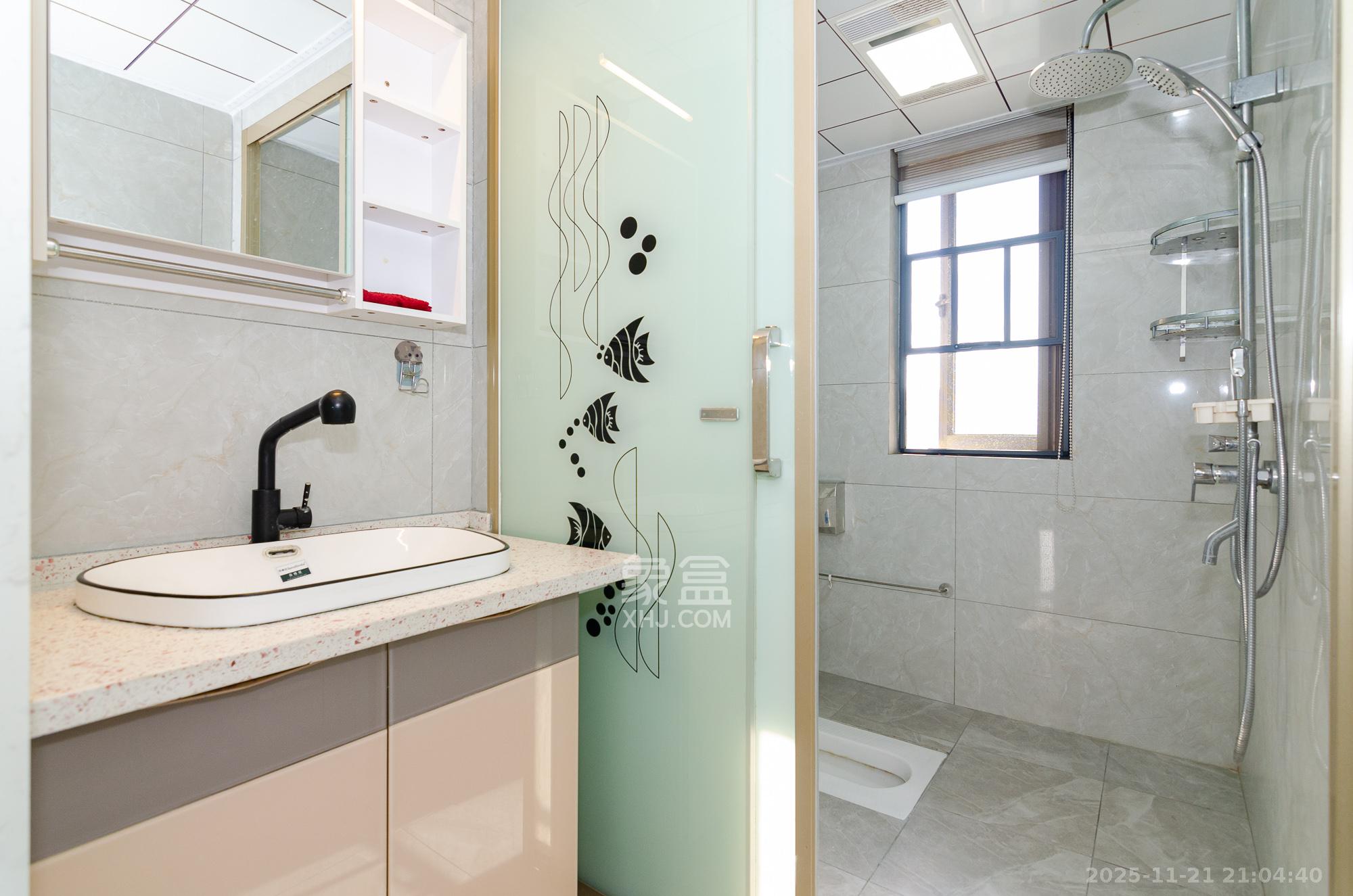 中粮鸿云 3室2厅2卫 81.8万 中粮鸿云 3室2厅2卫 81.8万卫生间