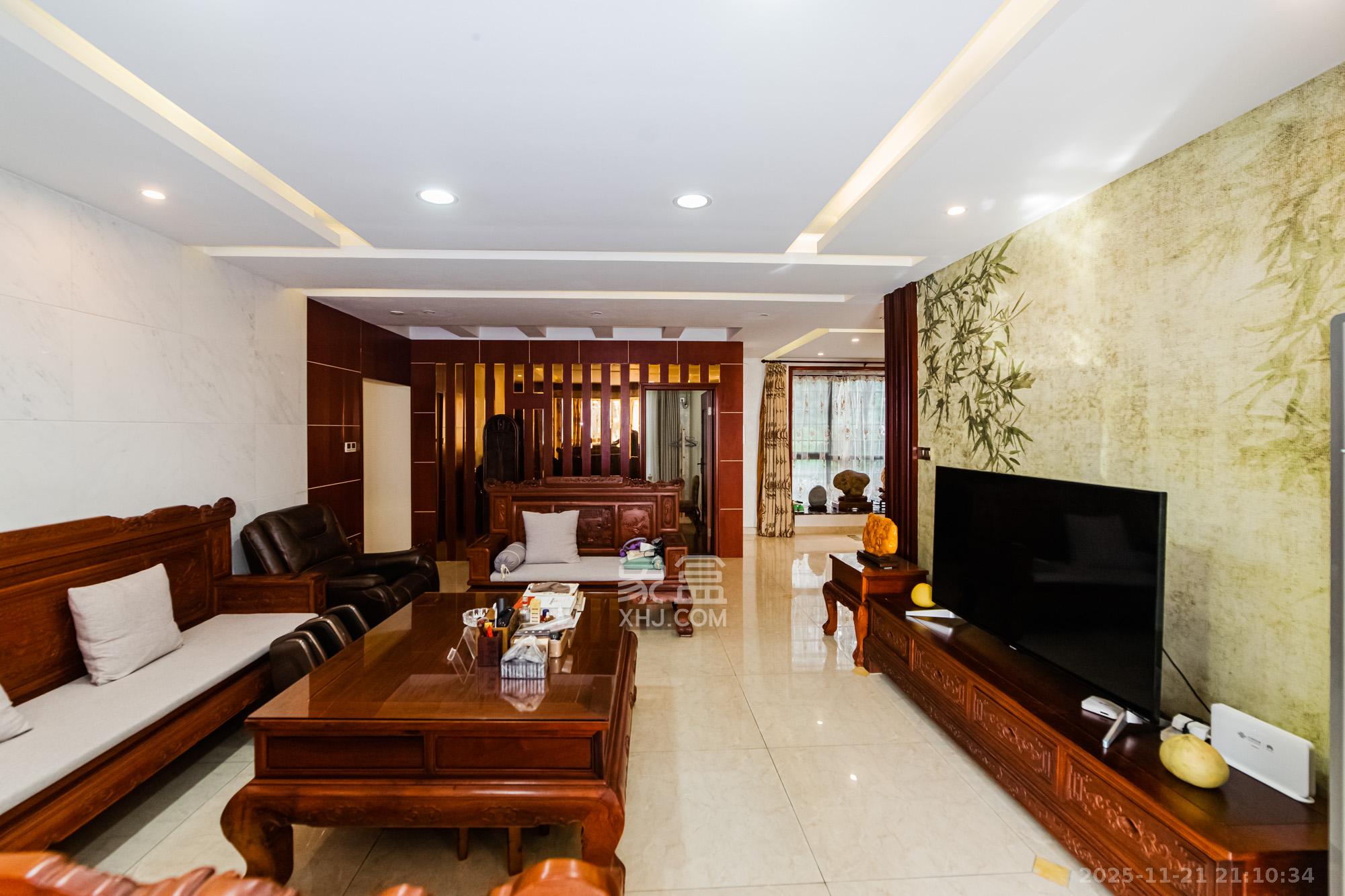 湘江世纪城临江苑  4室2厅2卫    159.0万客厅