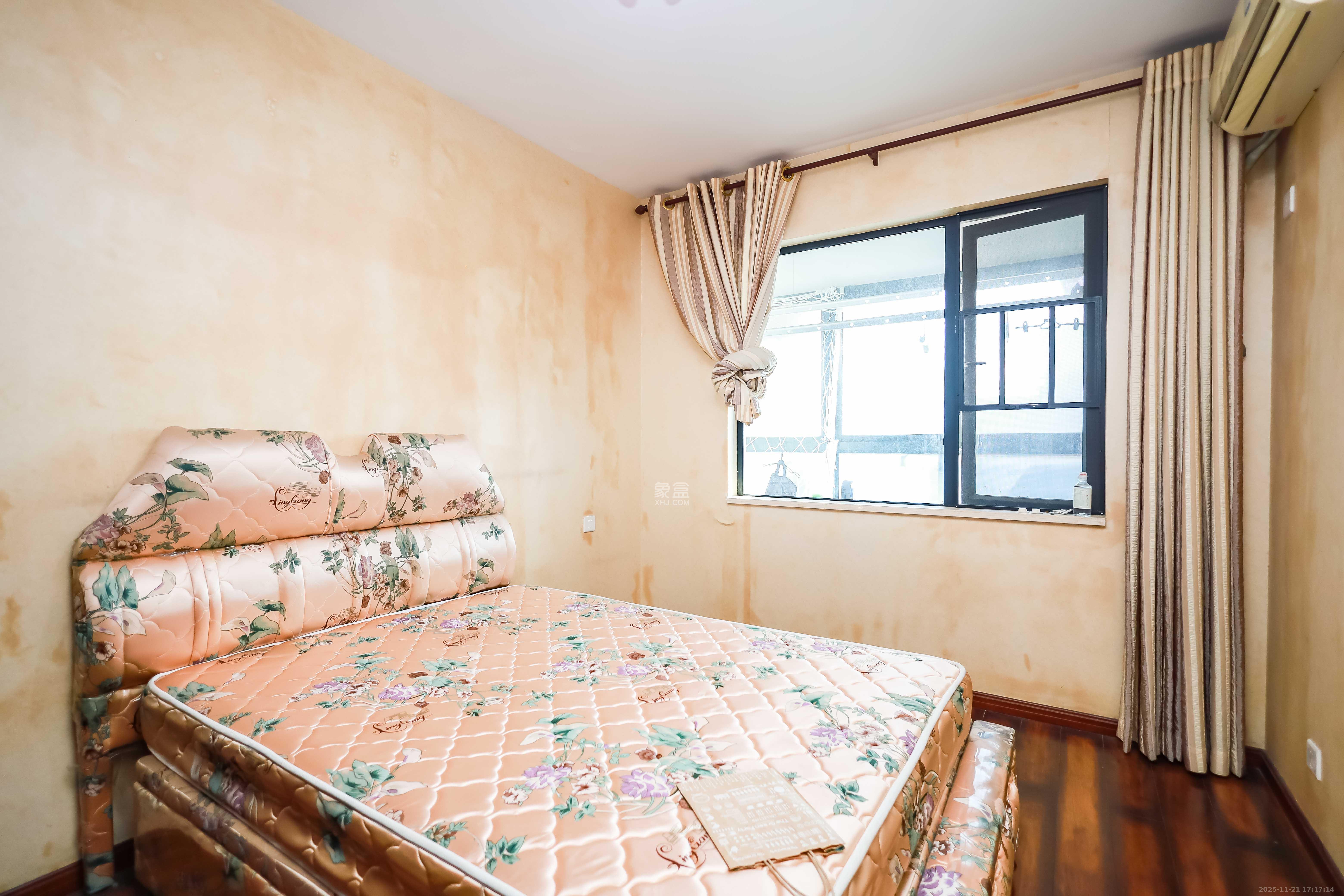 永祺西京  4室2厅2卫    180.0万卧室