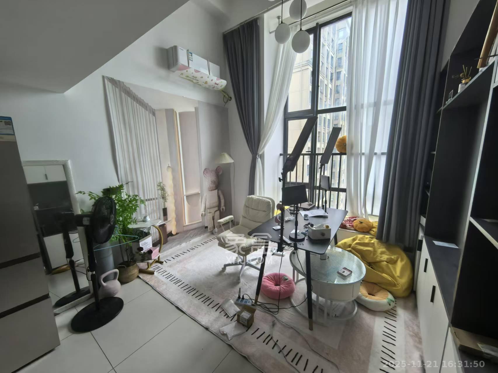 天麓轻奢国际  1室1厅1卫    1600.0元/月室内图