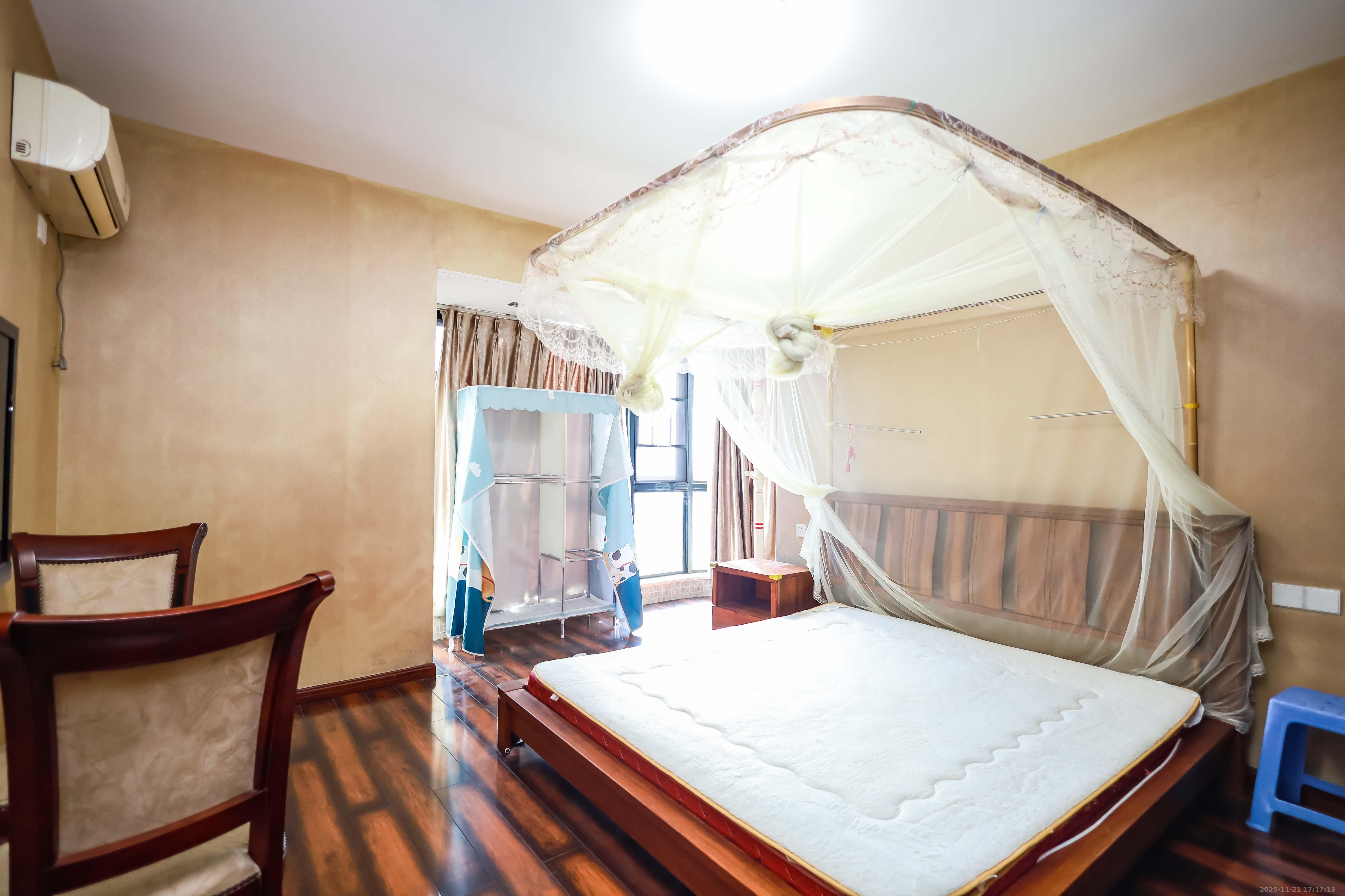 永祺西京  4室2厅2卫    180.0万卧室