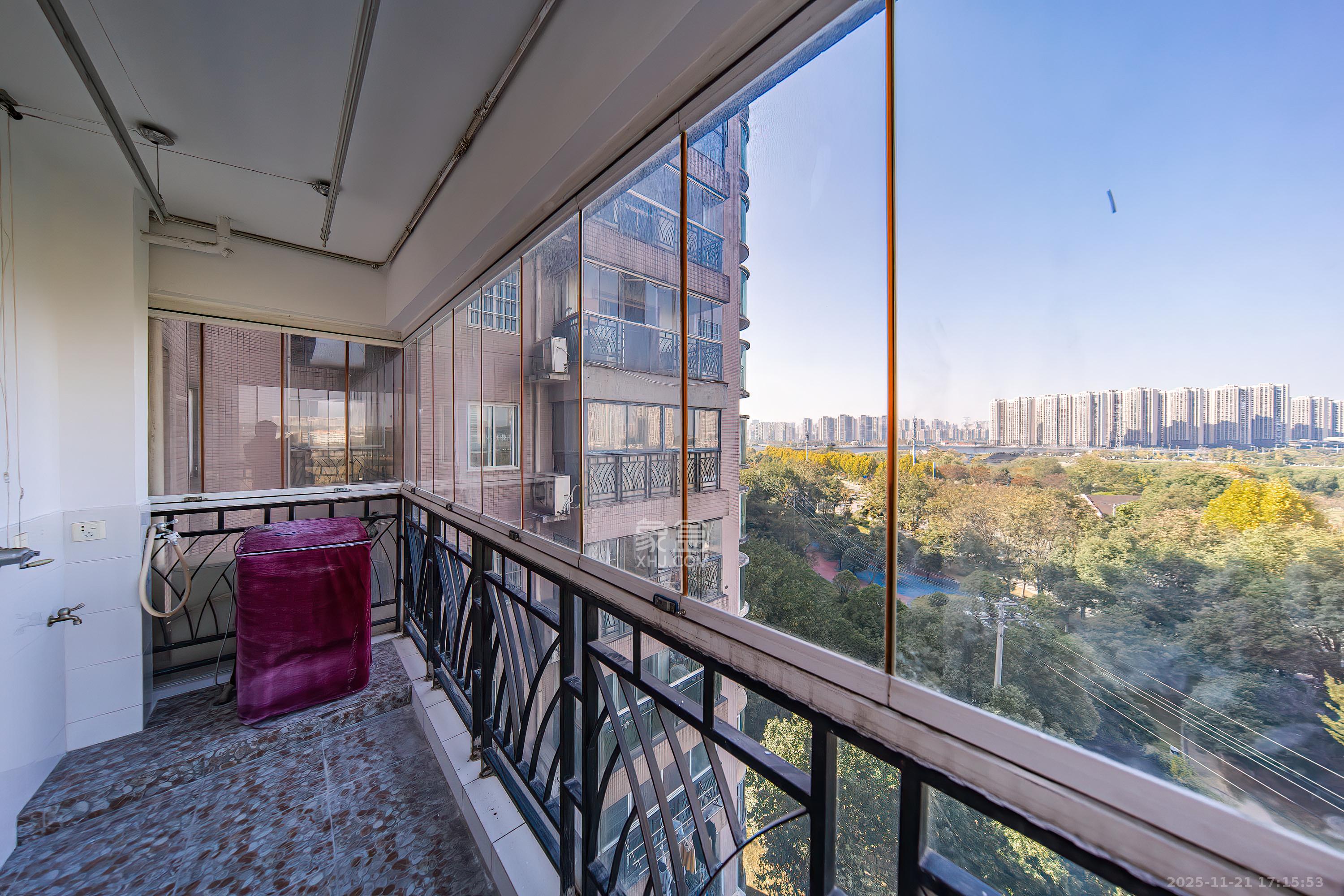 左岸春天  3室2厅2卫    98.0万阳台