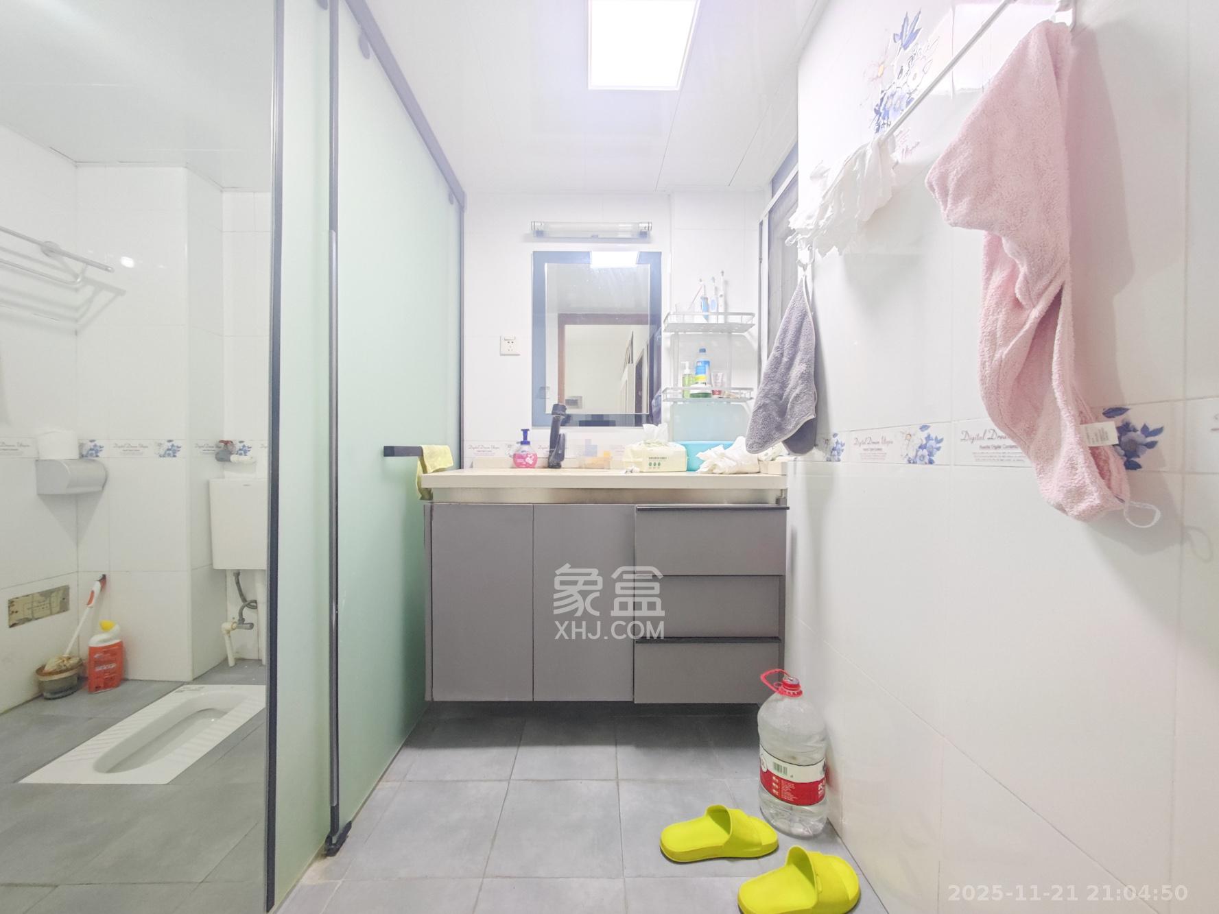 鄱阳小区 2室2厅1卫 48.0万 鄱阳小区 2室2厅1卫 48.0万卫生间