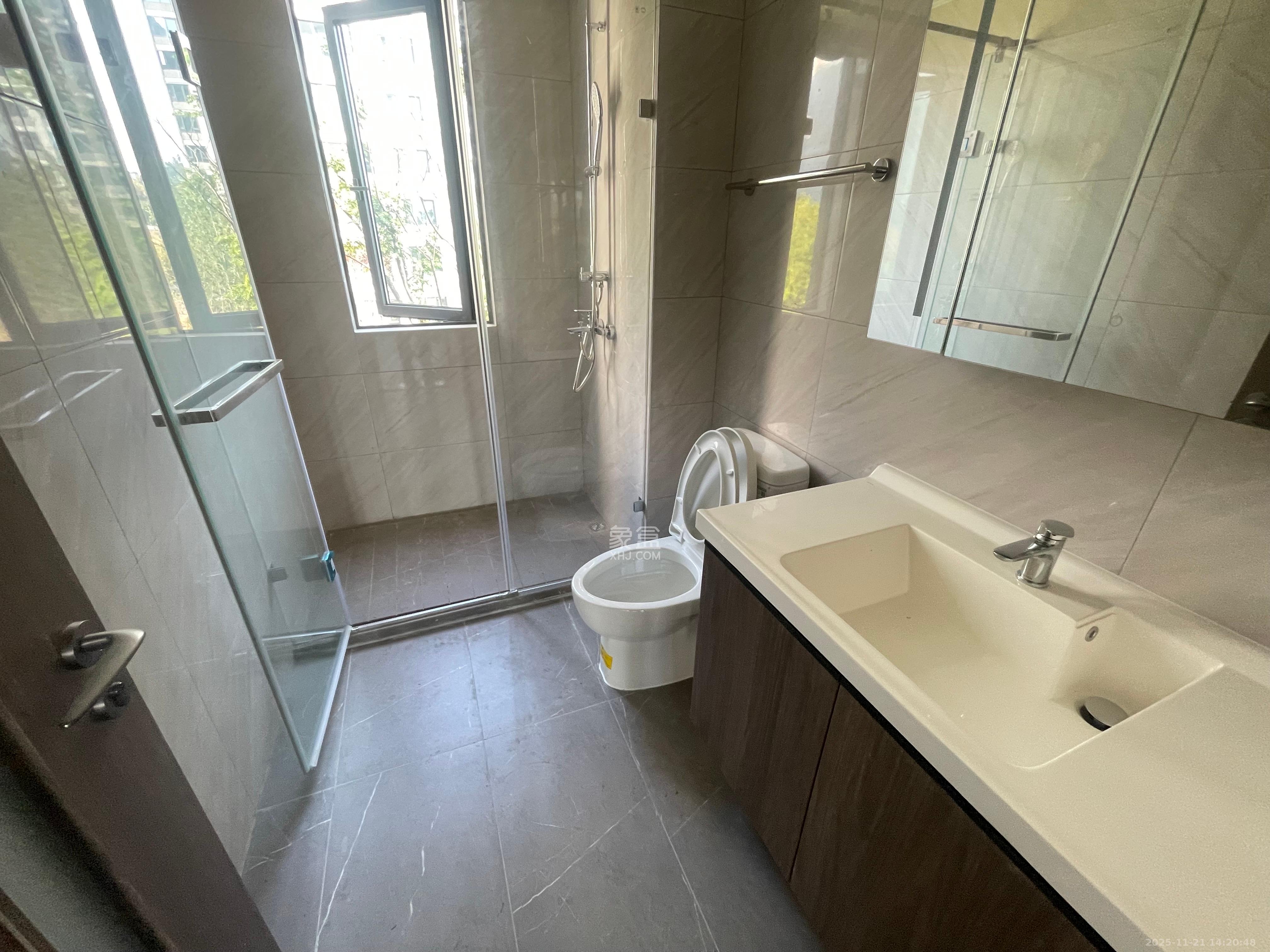 龙湖舜山府  3室2厅2卫    2800.0元/月室内图