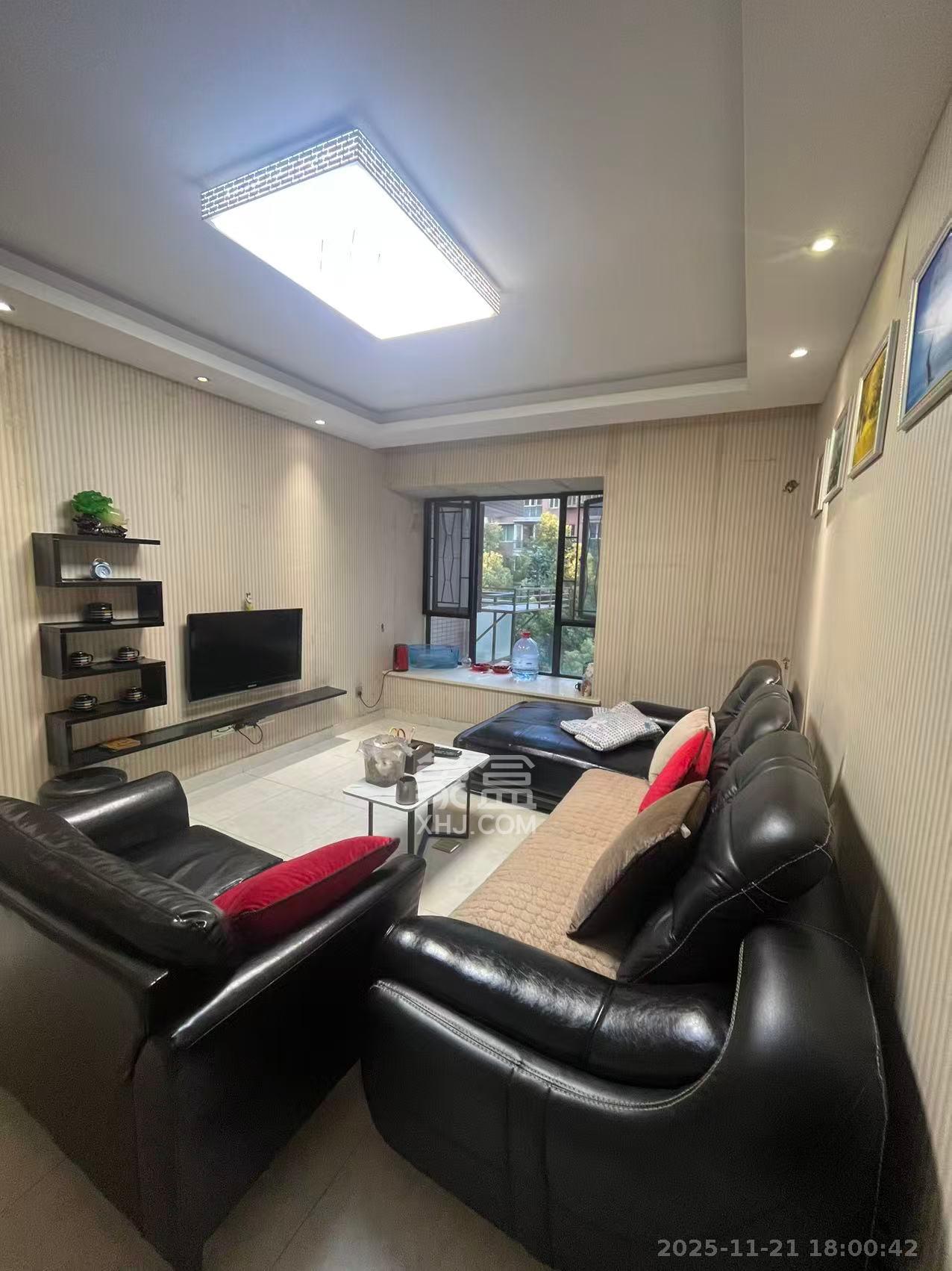 鸿基橄榄君庭  3室1厅1卫    2500.0元/月