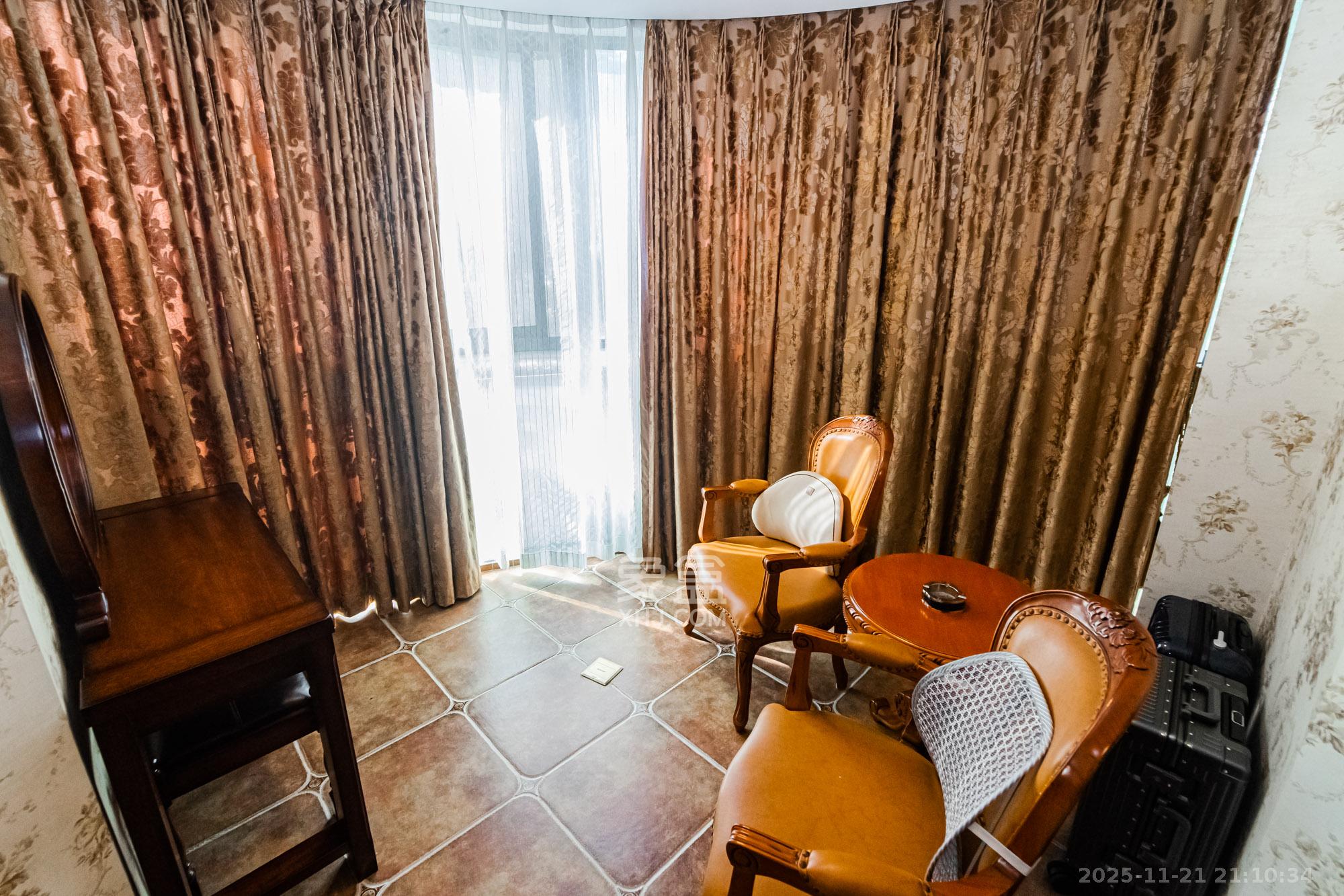 湘江世纪城临江苑  4室2厅2卫    159.0万阳台